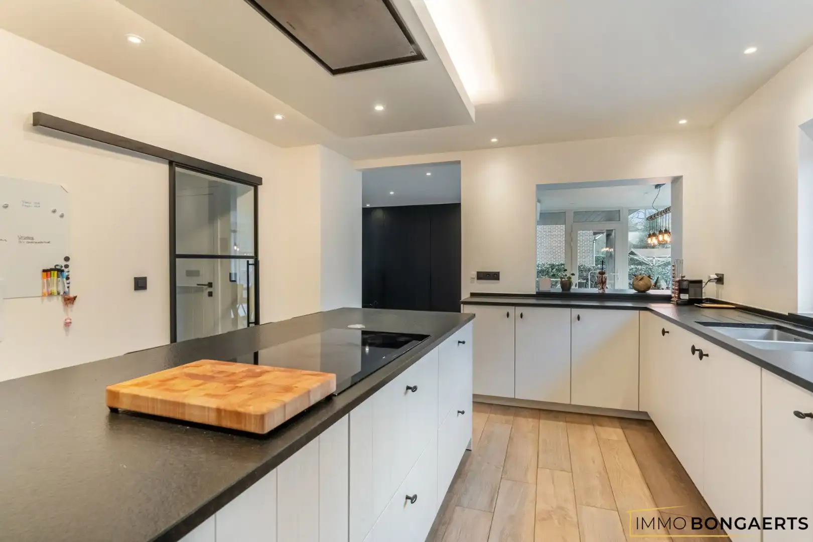 Gerenoveerde woning met 4 slaapkamers op rustige ligging foto 13