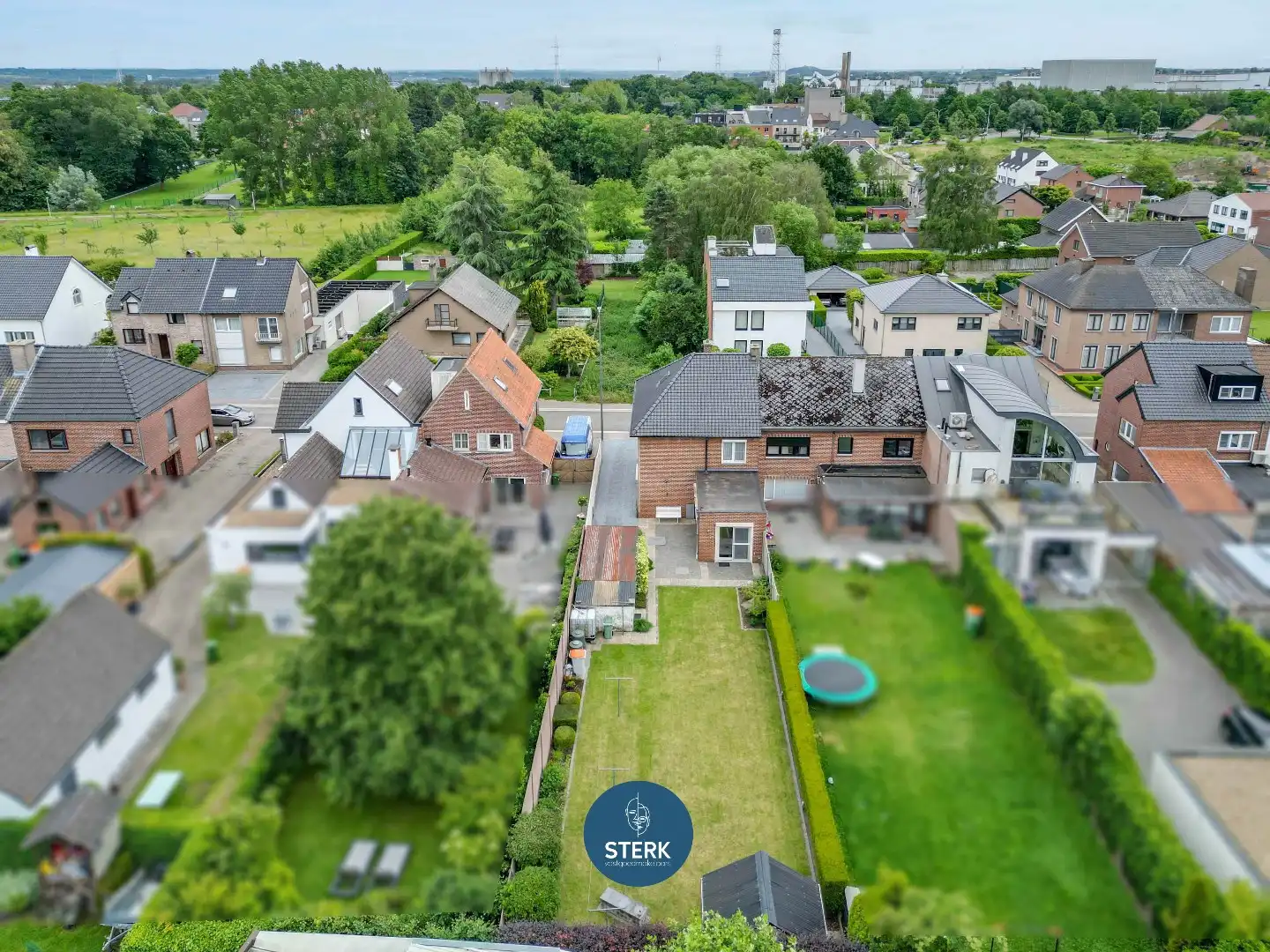 INSTAPKLARE GEZINSWONING MET LEUKE TUIN NABIJ HET CENTRUM VAN LANAKEN ! foto 3