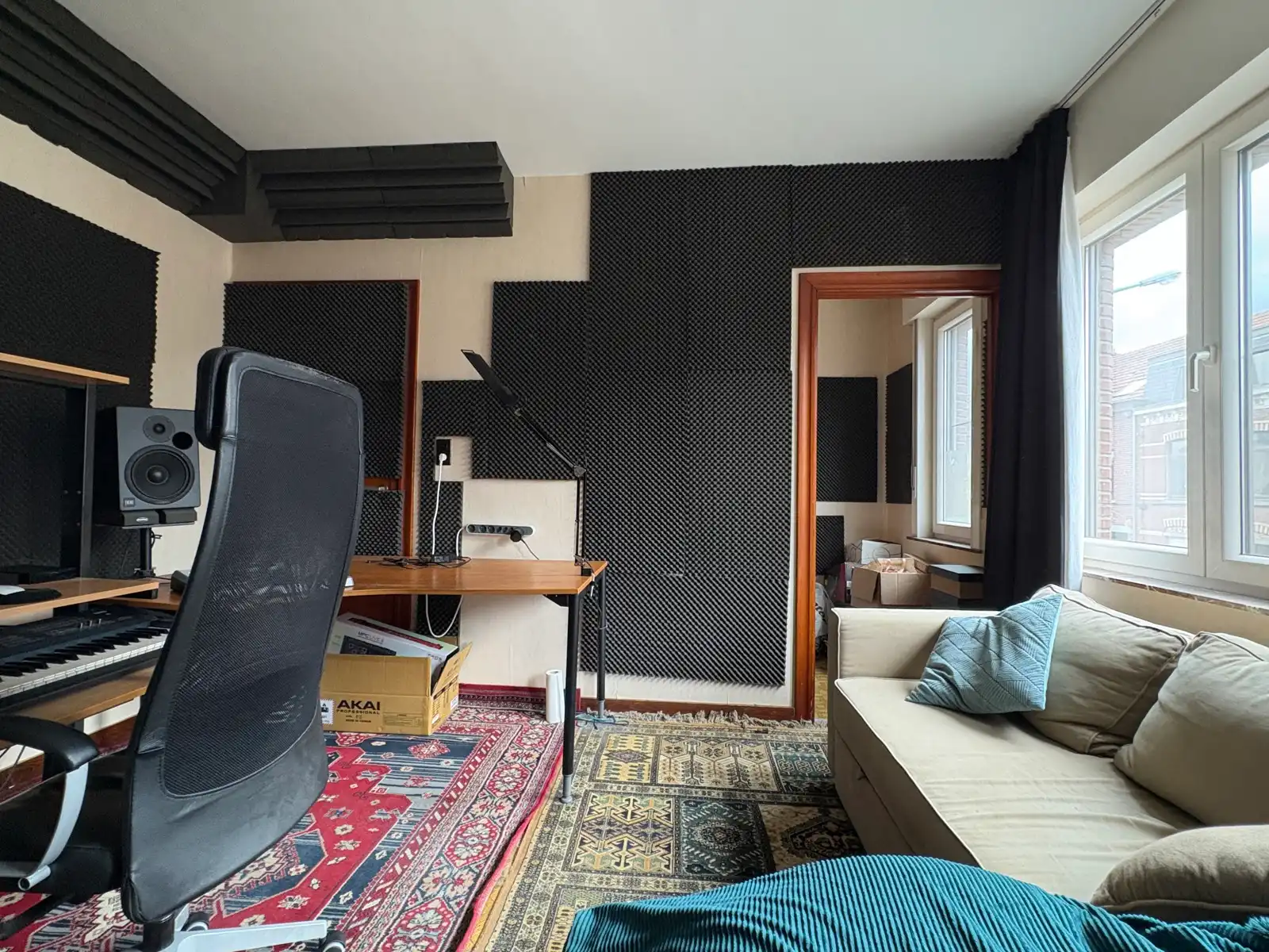 Te renoveren woning in een rustige buurt foto 17