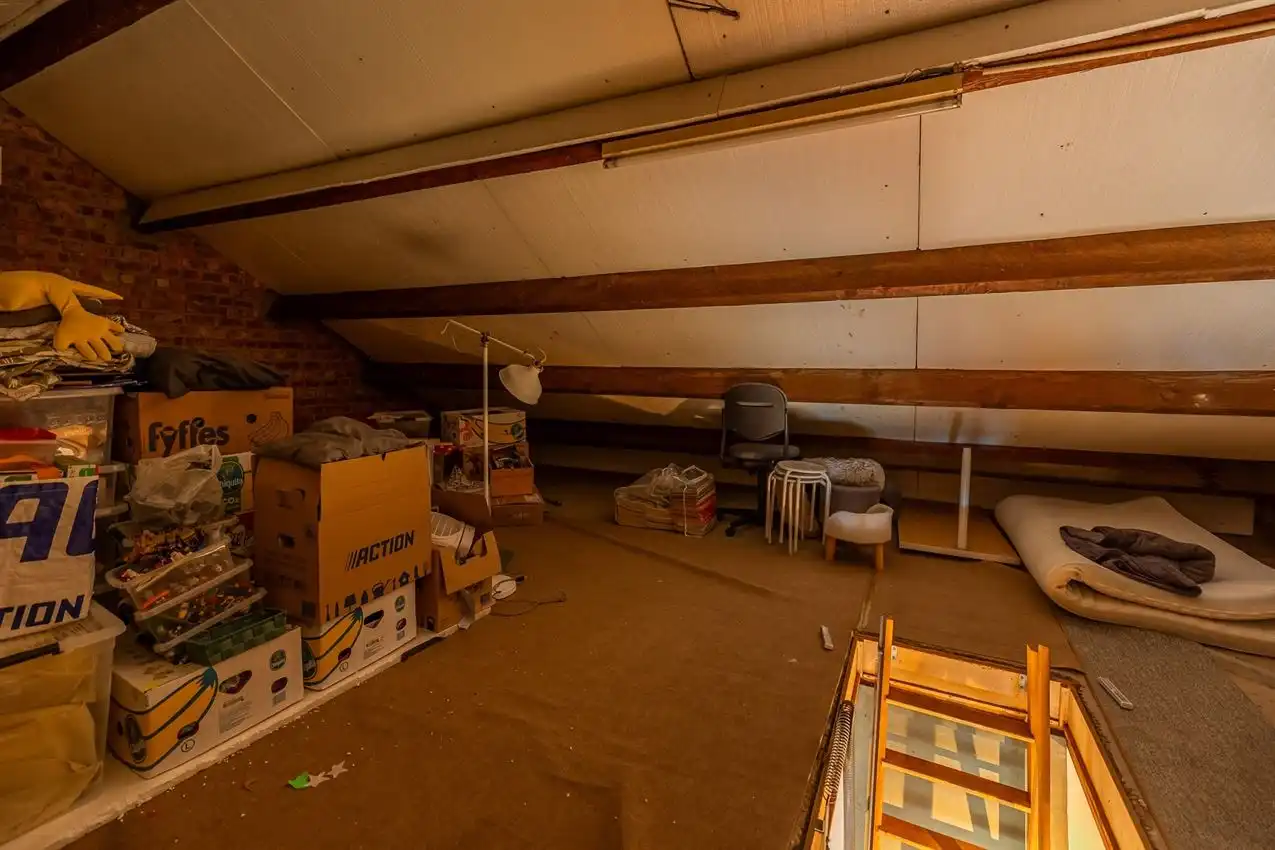Ruime retrowoning met EPC C,  zuidtuin en achterliggende toegang. foto 43