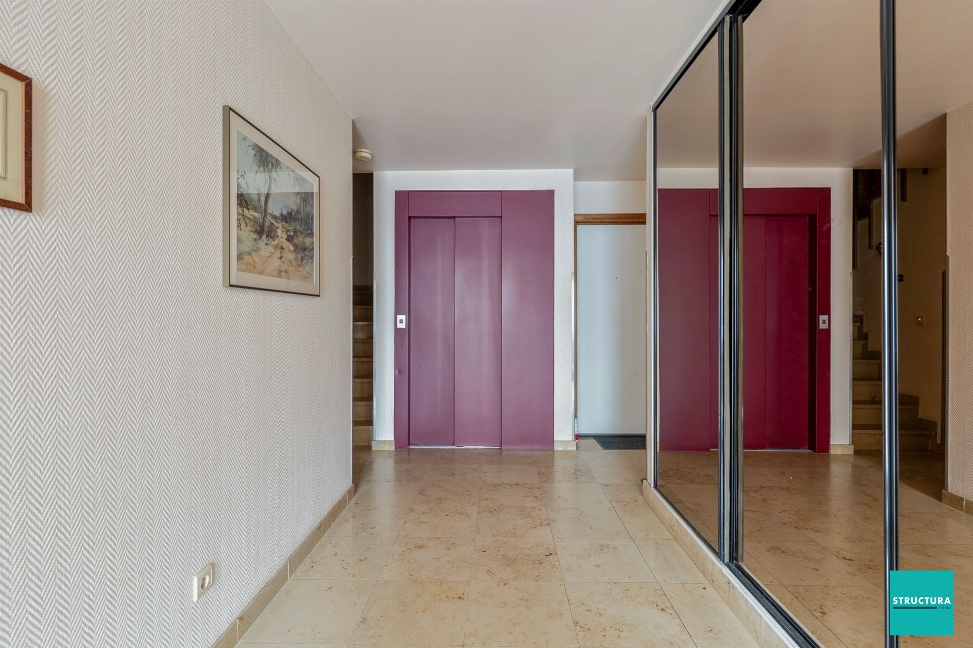 Ruim penthouse met drie slaapkamers, kelderberging en garage op toplocatie. foto 4