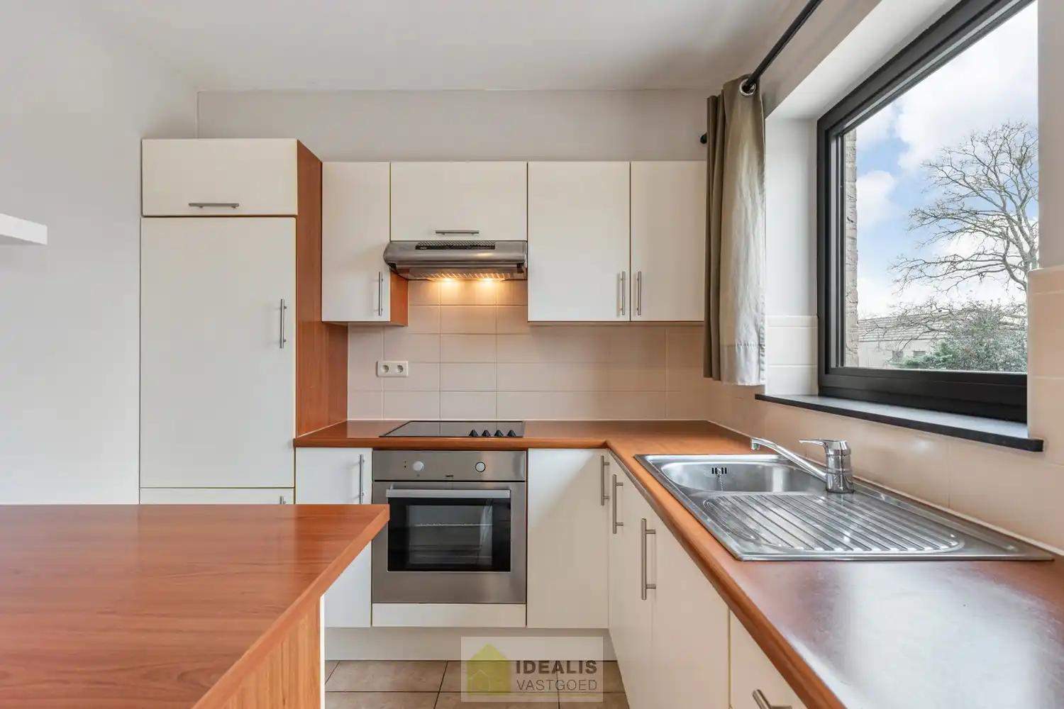 IDEALIS VASTGOED – INSTAPKLAAR DUPLEX APPARTEMENT GELEGEN OP UITERST CENTRALE LOCATIE TE HECHTEL-EKSEL foto 15