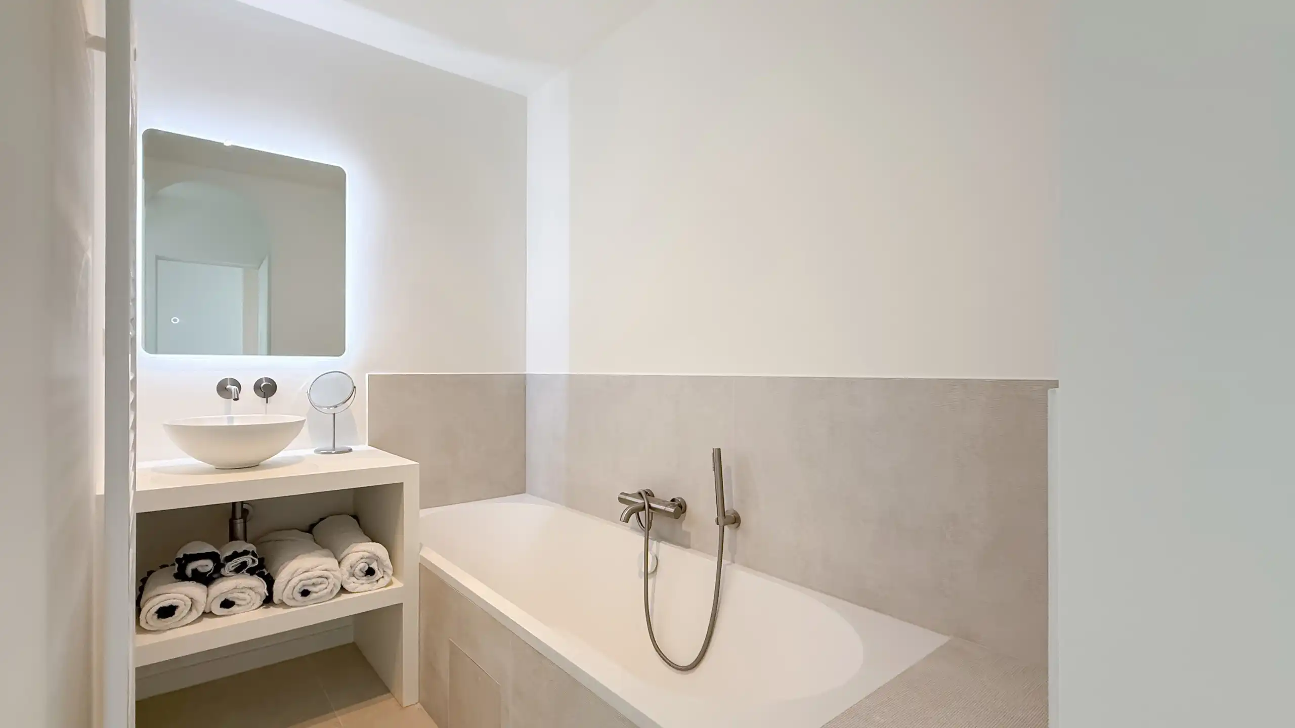 Gerenoveerde woning met zonnige tuin nabij de Graaf Jansdijk foto 22