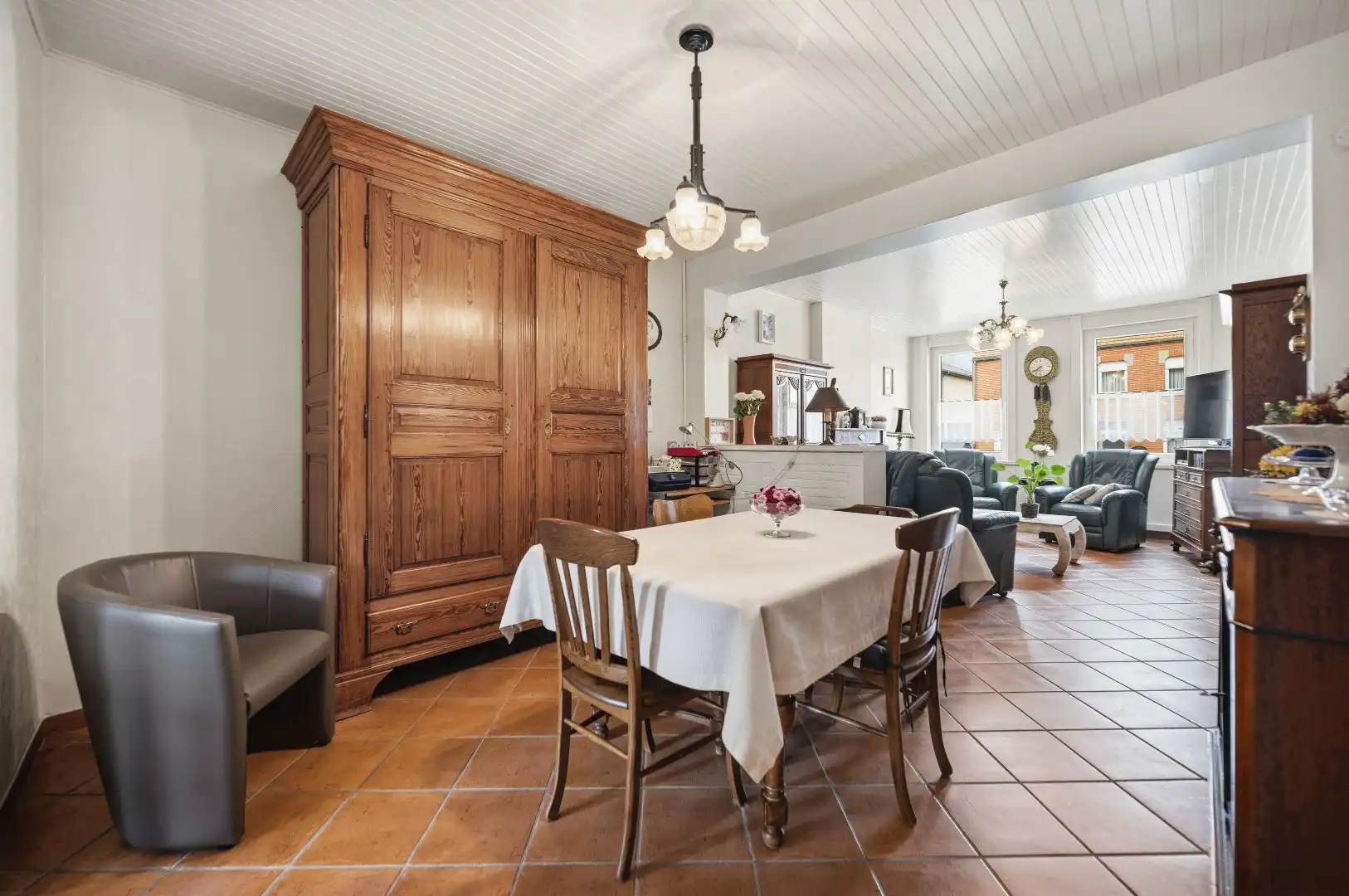 Instapklare rijwoning te Boutersem met tuin en 2 garages foto 8