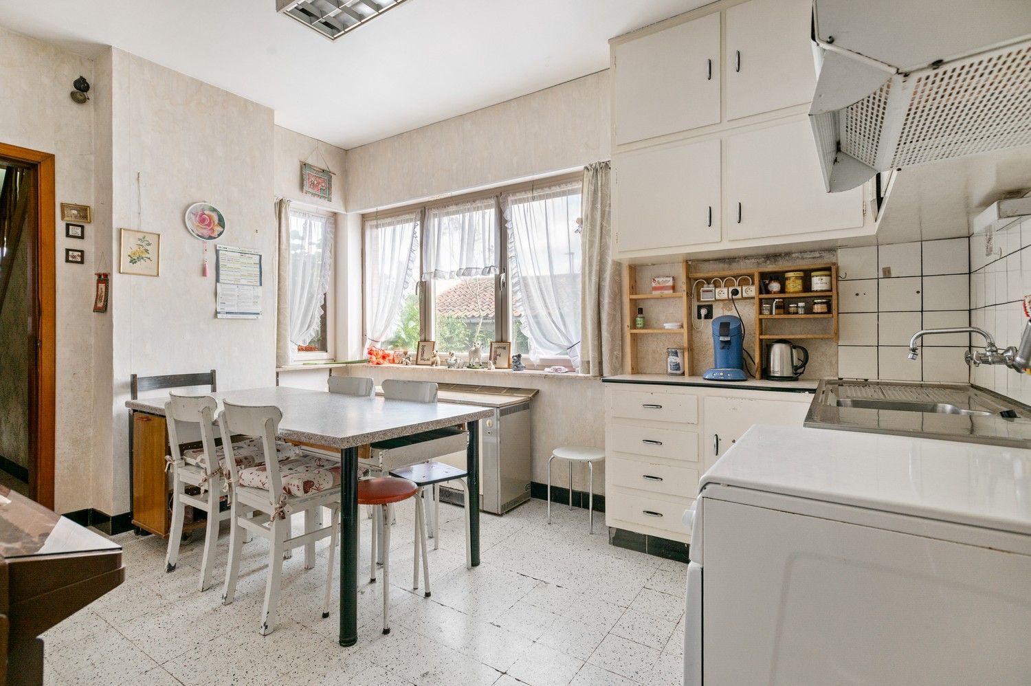 Te renoveren woning met magazijn en veel potentieel op toplocatie in Lint foto 9