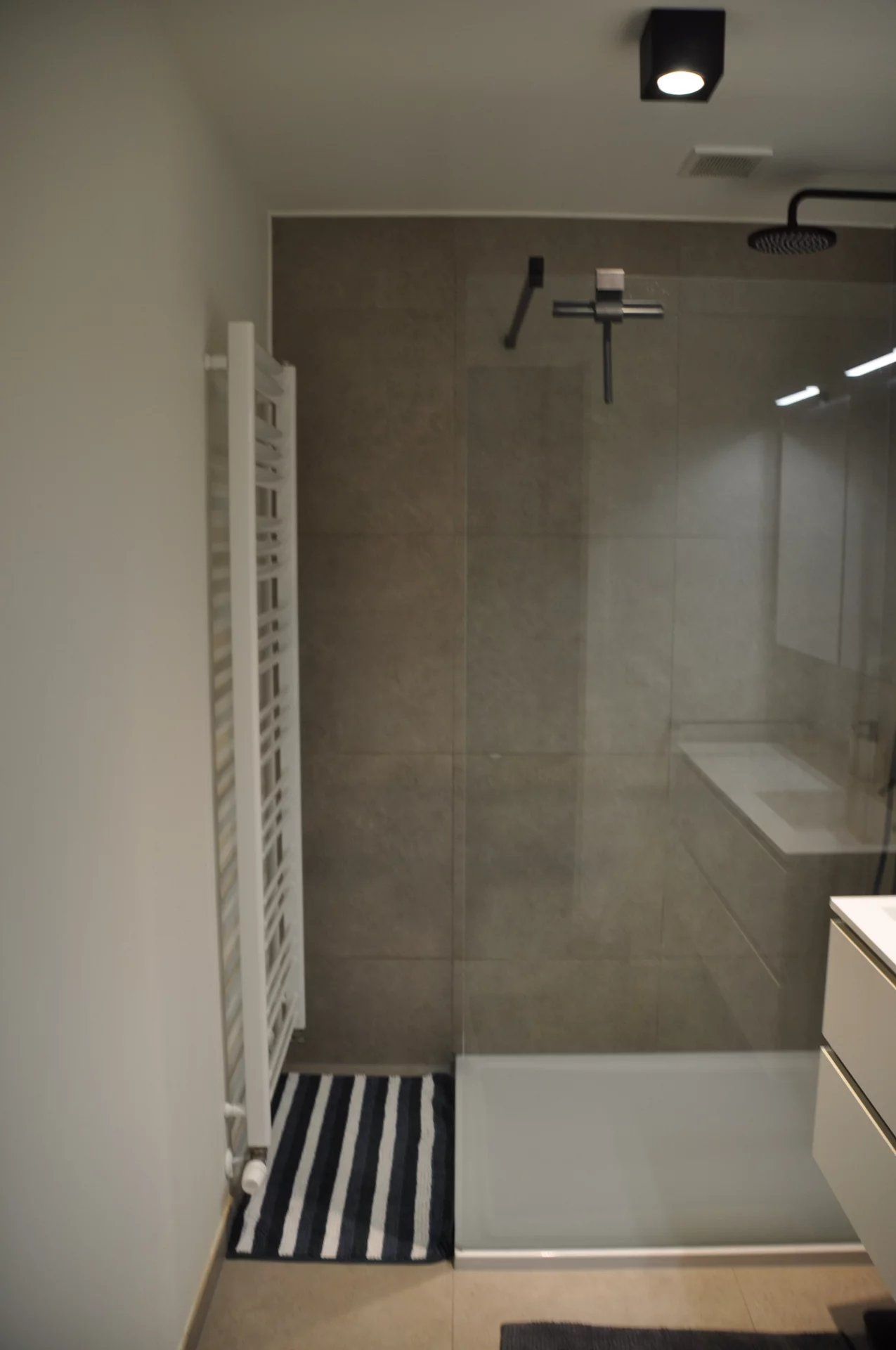 PRACHTIG EN RECENT APPARTEMENT VAN 88M² MET 2 SLPK'S EN 2 PARKINGS IN ZUIDZICHT foto 12