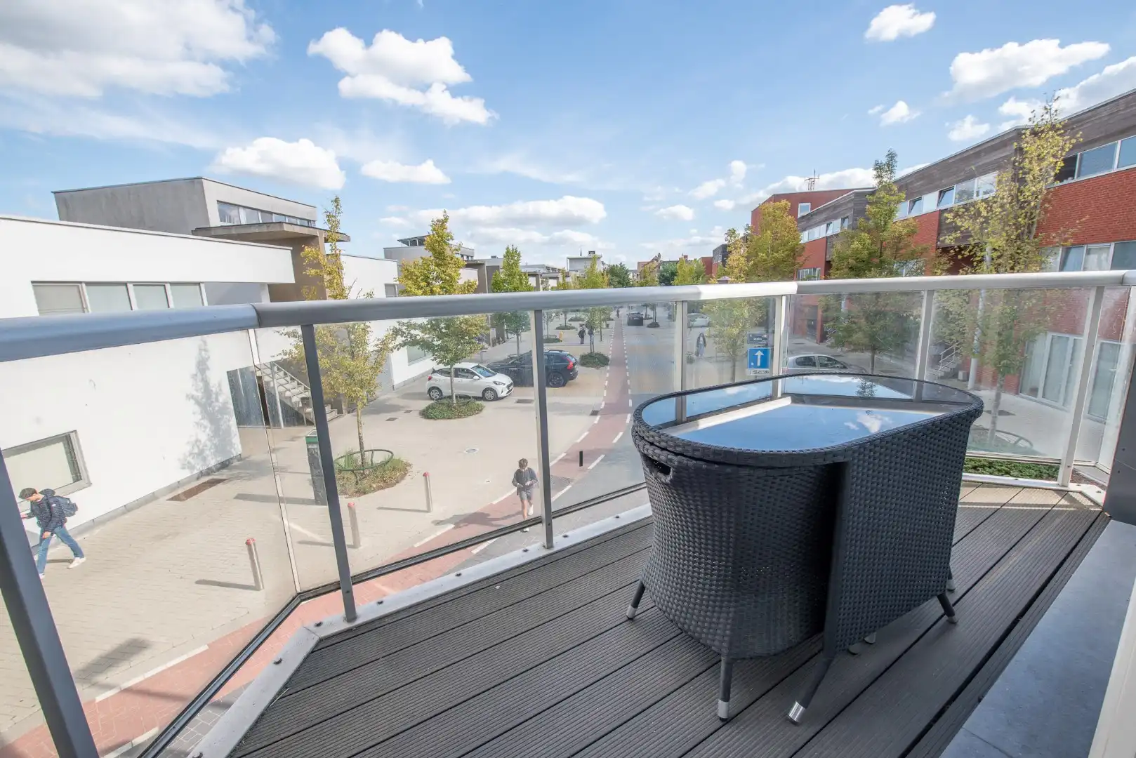 Centraal gelegen appartement met 2 slaapkamers, terras, berging en autostaanplaats TE KOOP in Waregem. foto 2
