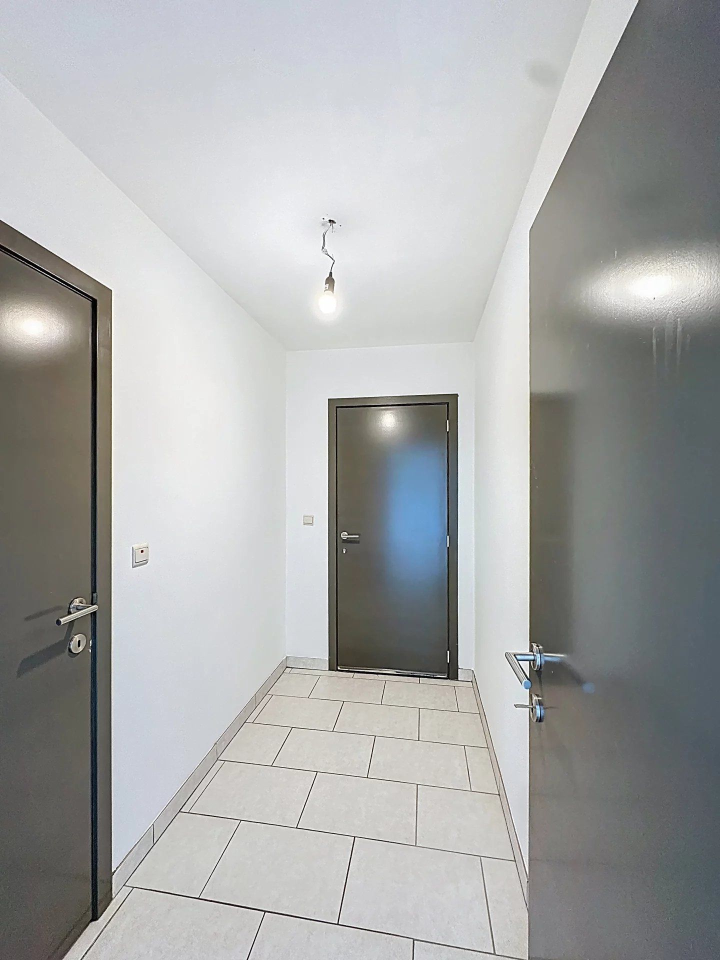 Ruim dakappartement met 2 slaapkamers, groot terras, berging en staanplaats. foto 13