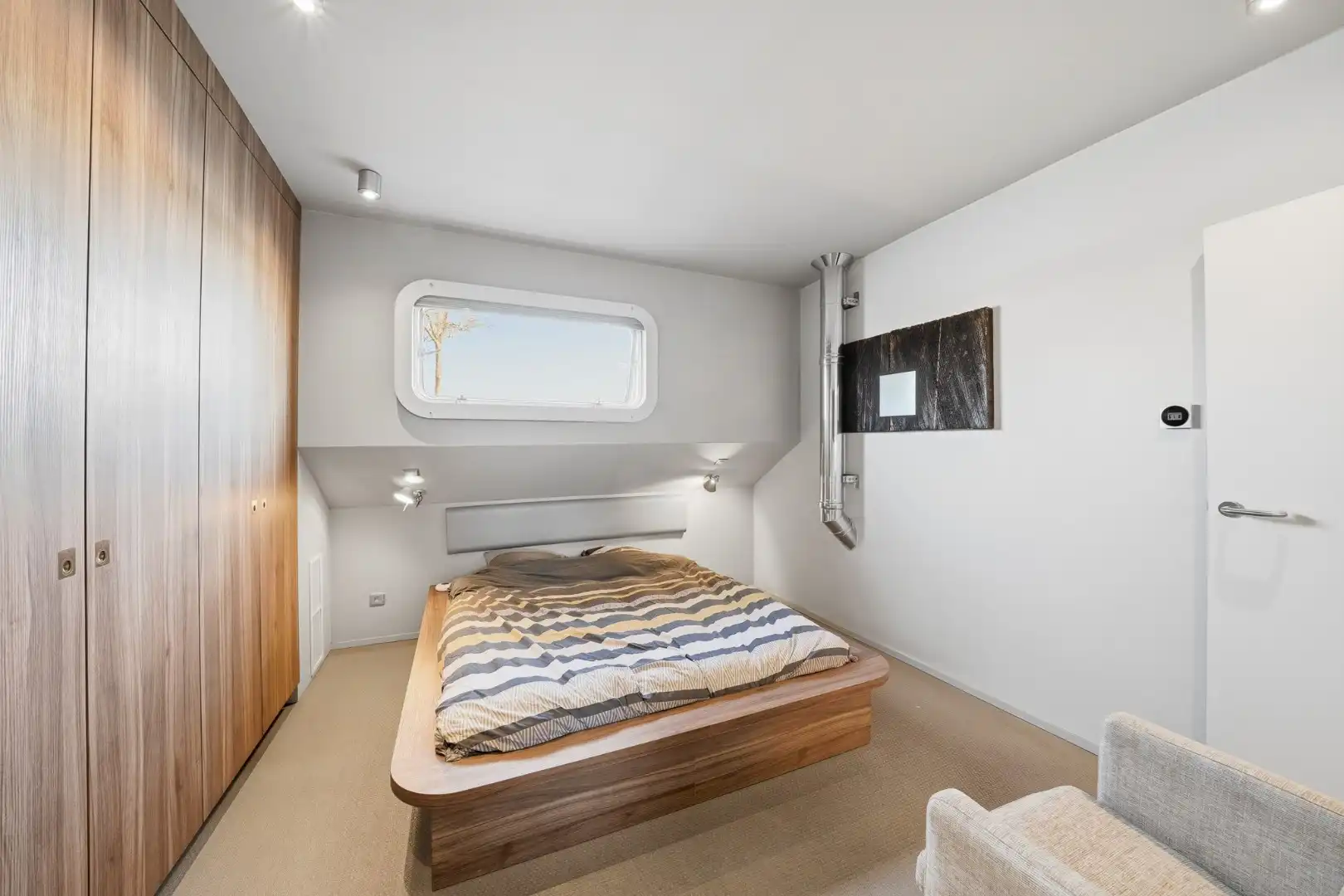 Unieke woonboot met B&B en vergunde ligplaats in Plassendale foto 15