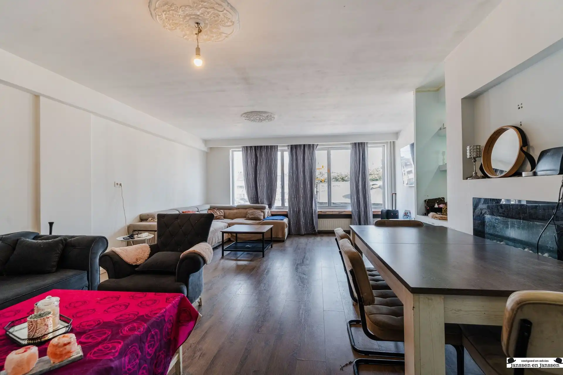 Te renoveren ruim appartement op toplocatie in Borgerhout! foto 3