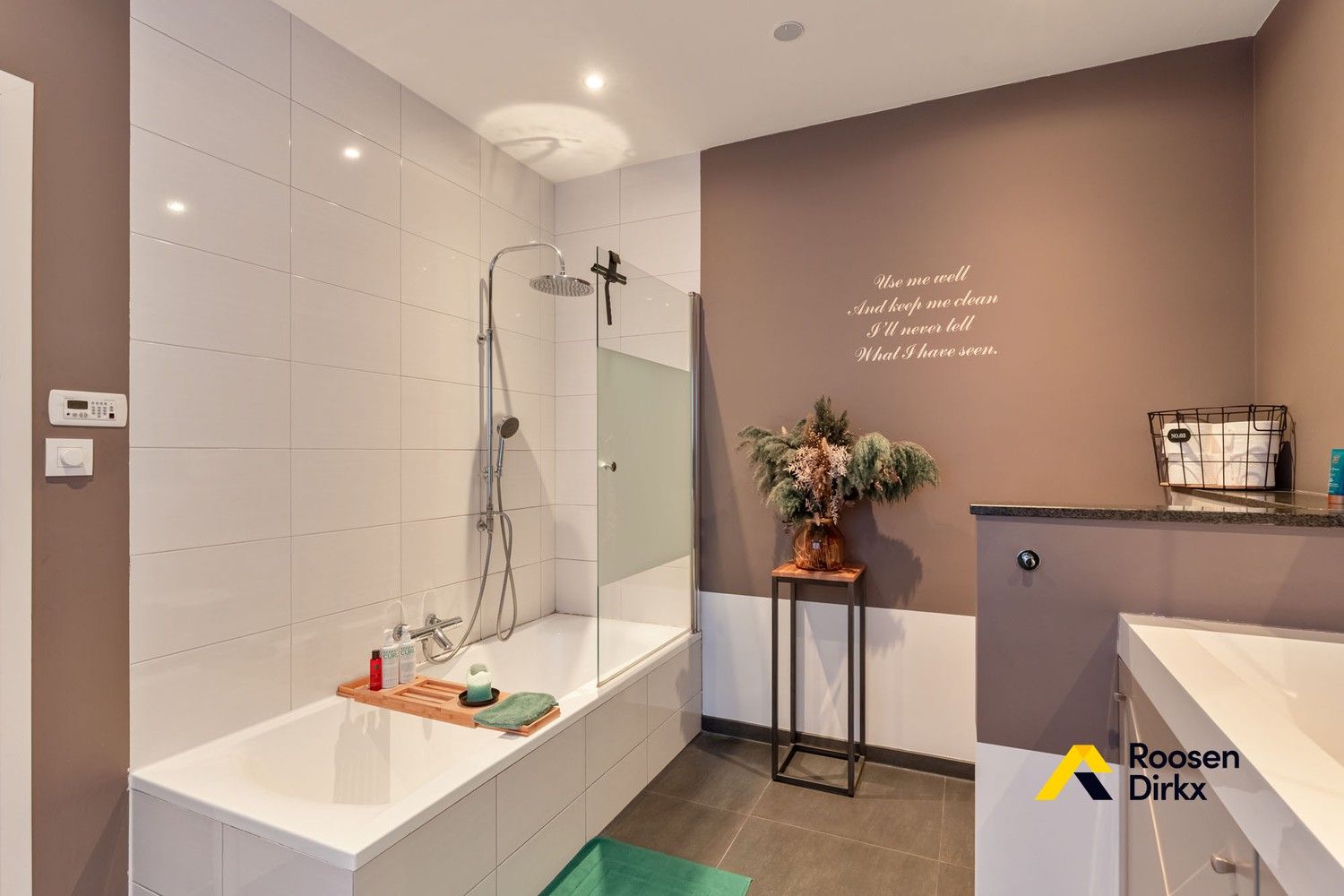 Karaktervolle gezinswoning met 3 slaapkamers, praktijkruimte en pool house op 6a13ca foto 13