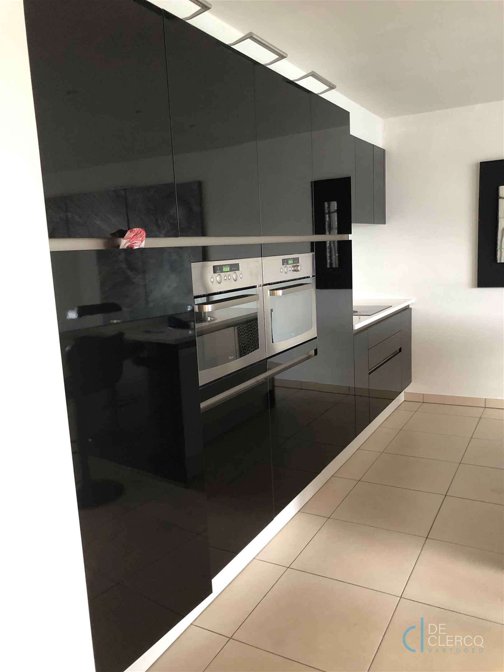 Zeer ruim appartement met garage TE HUUR in het centrum van Lochristi! foto 4