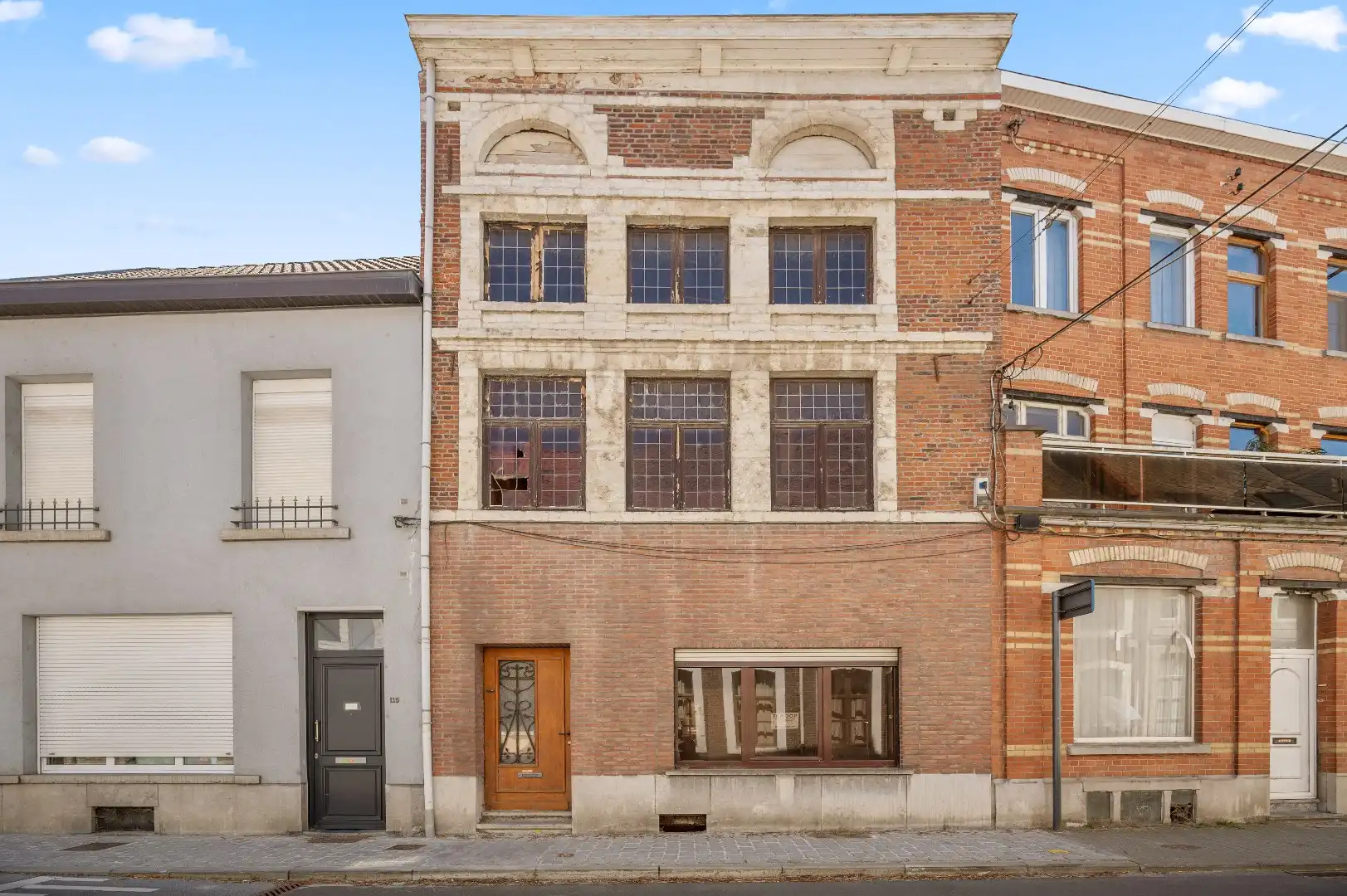 Hoofdfoto van de publicatie: Totale renovatie met 5-slaapkamerpotentieel op toplocatie 