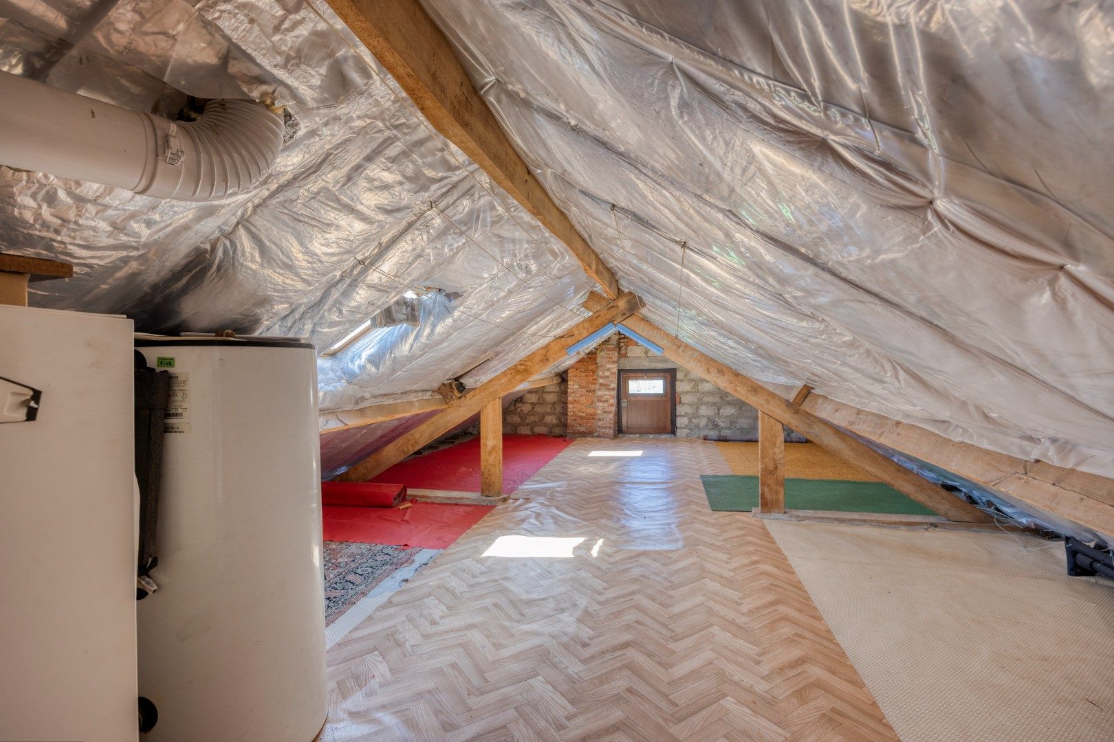 Ruime op te frisse woning op een perceel van 2.210 m² ! foto 21