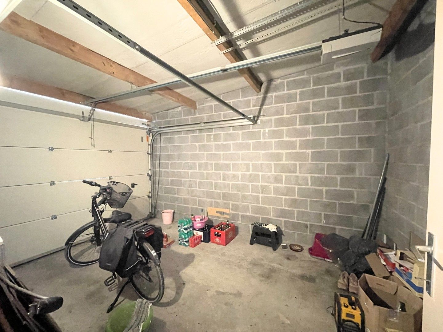 Ruim gelijkvloers appartement met 2 slaapkamers en garage te huur in centrum Zonnebeke foto 15