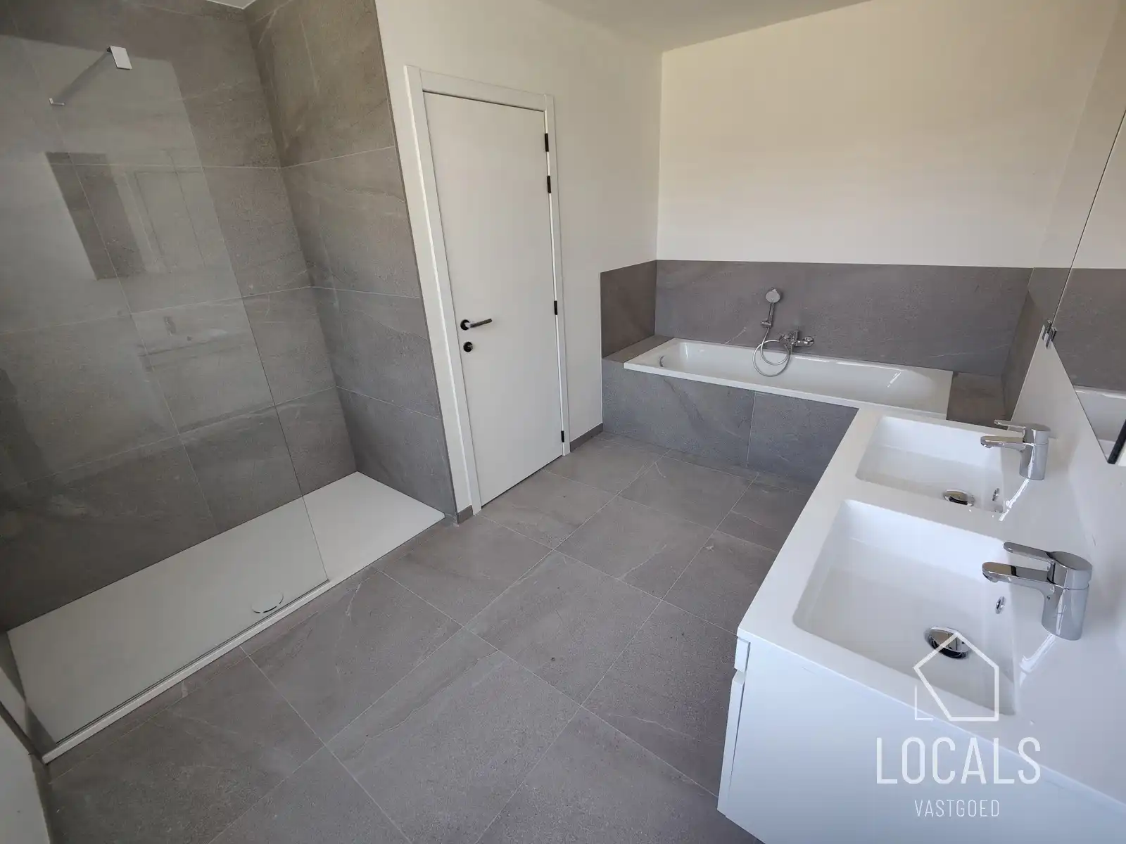 Ruime HOB met garage, tuin & 3 slaapkamers op toplocatie! foto 12