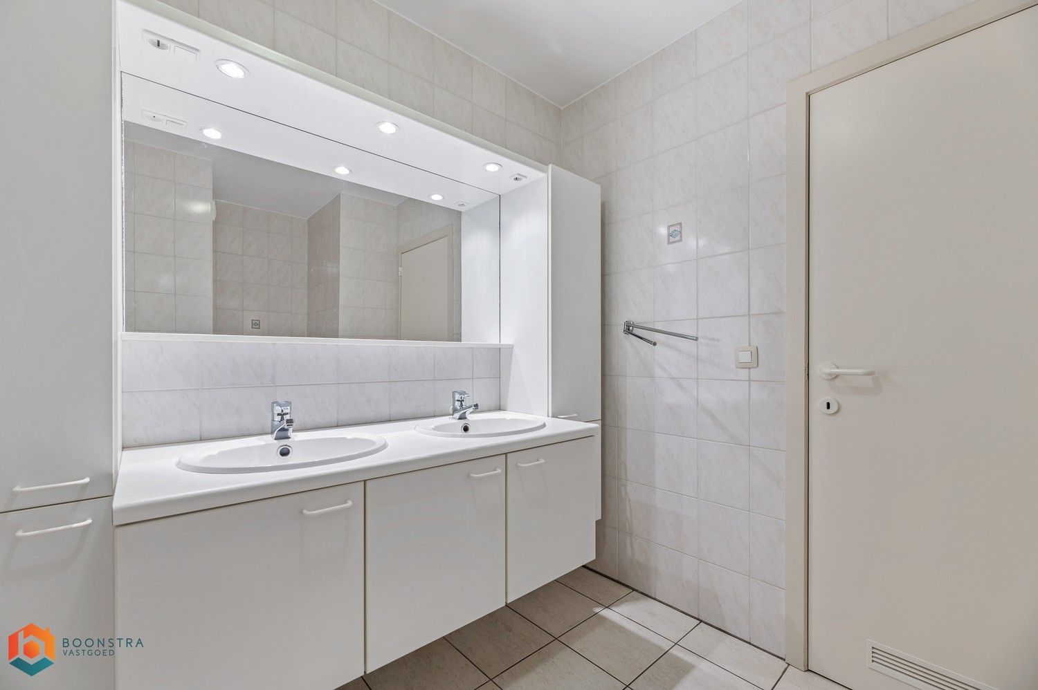 Ruim appartement (124m2) met 2 slpkrs, garage en terras foto 10