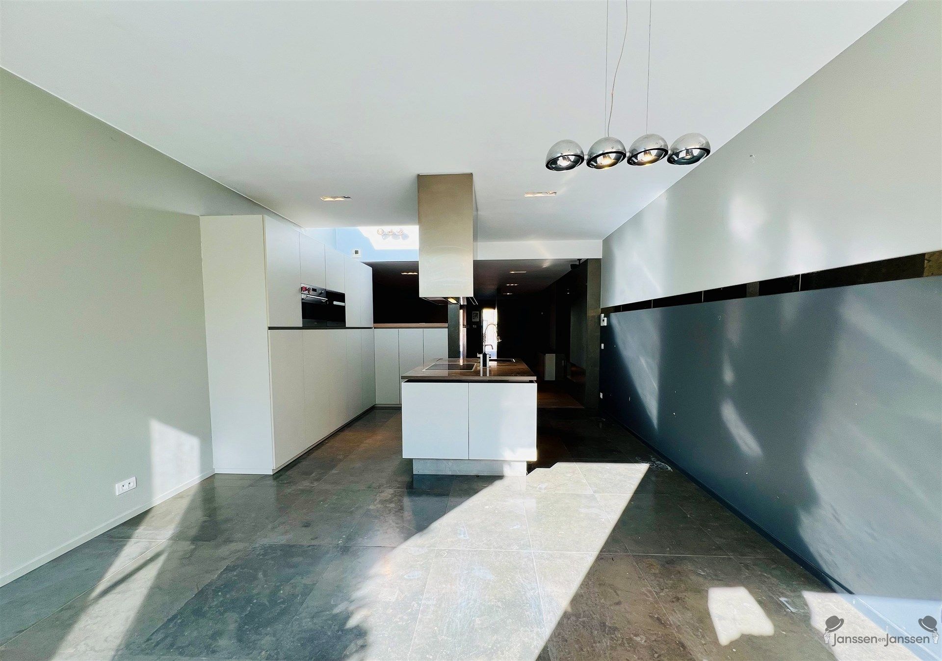 Rijwoning met 3 slaapkamers & tuin foto 9