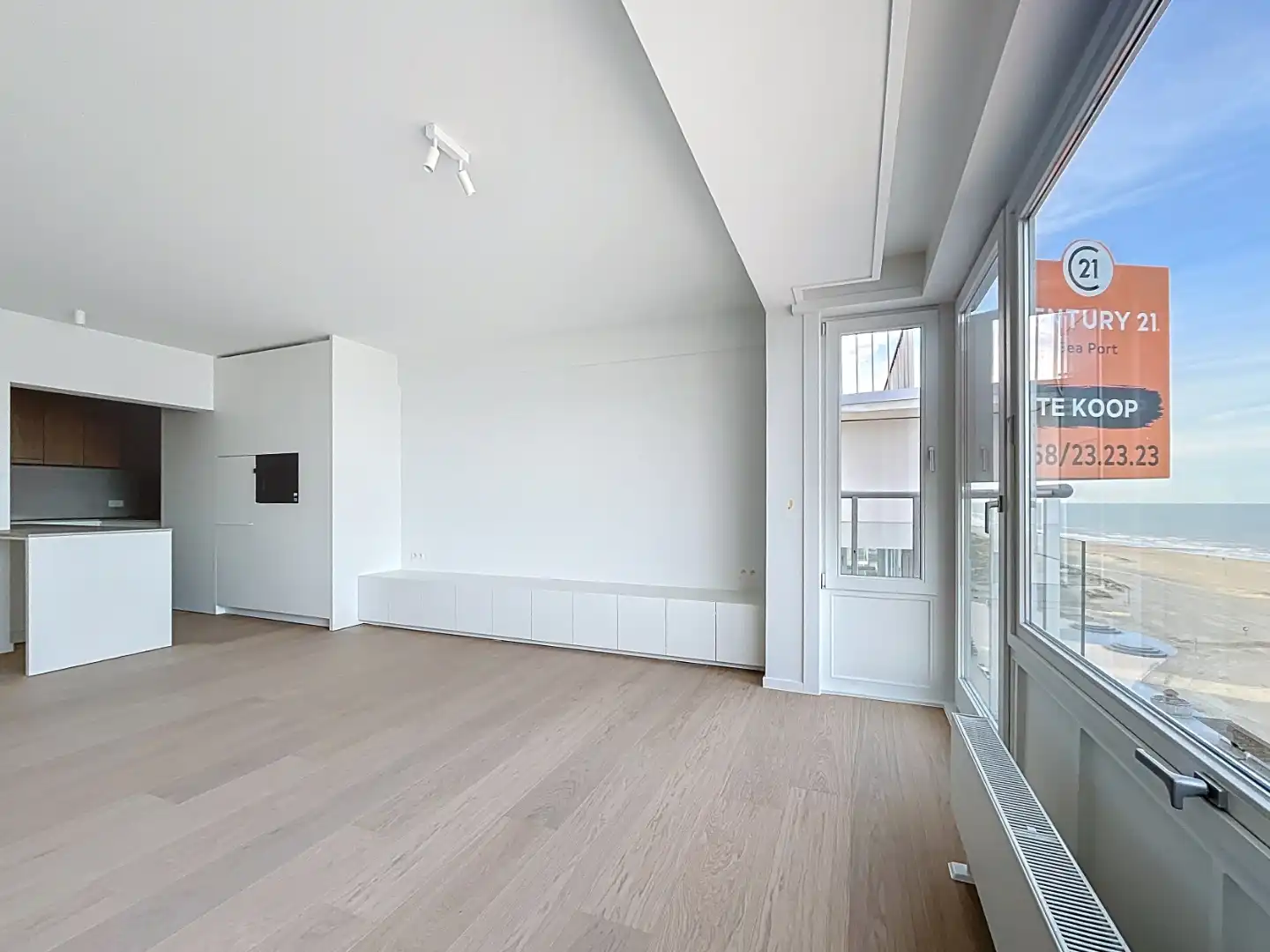 Twee slaapkamer appartement (gerenoveerd 2025) met frontaal zeezicht foto 5