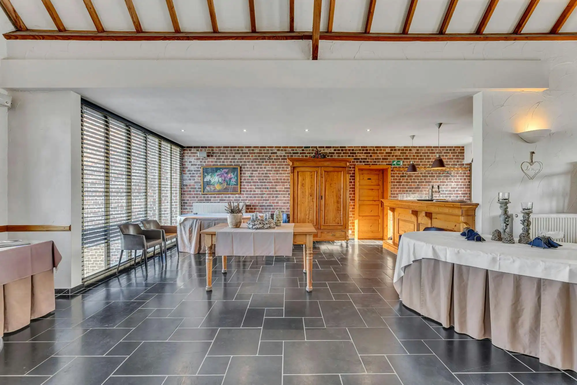 Exclusief en veelzijdig handelspand met woning te Gooik foto 11