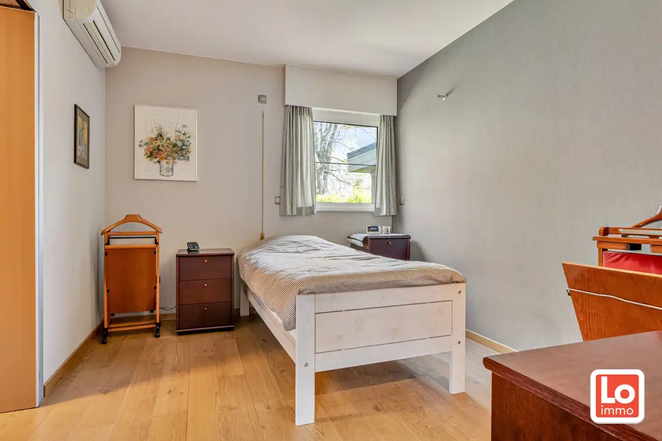 Instap klare open woning met ruime inpandige garage en gezellige tuin op een rustige locatie en toch nabij het centrum van Lochristi! foto 18