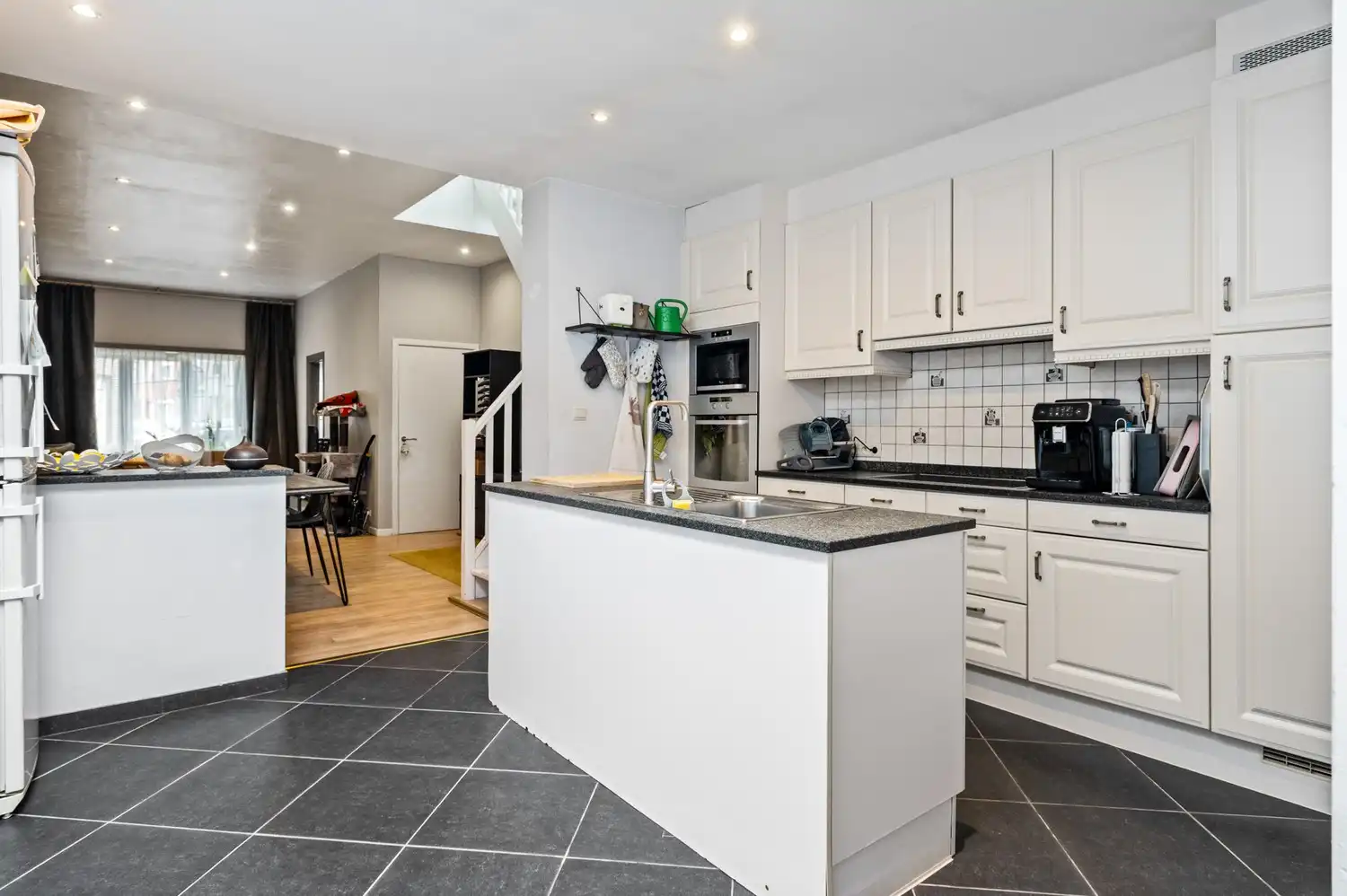 Toffe woning met 2 slaapkamers en een charmante tuin in Merksem! foto 6