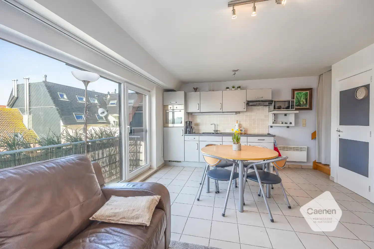 Instapklaar recent duplex appartement vlakbij centrum Bredene Duinen foto 3