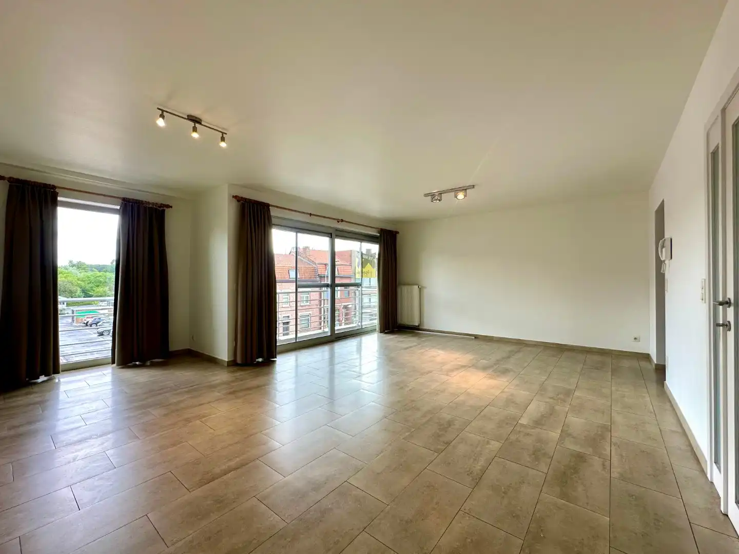 Appartement op centrale ligging te Sint-Andries foto 3