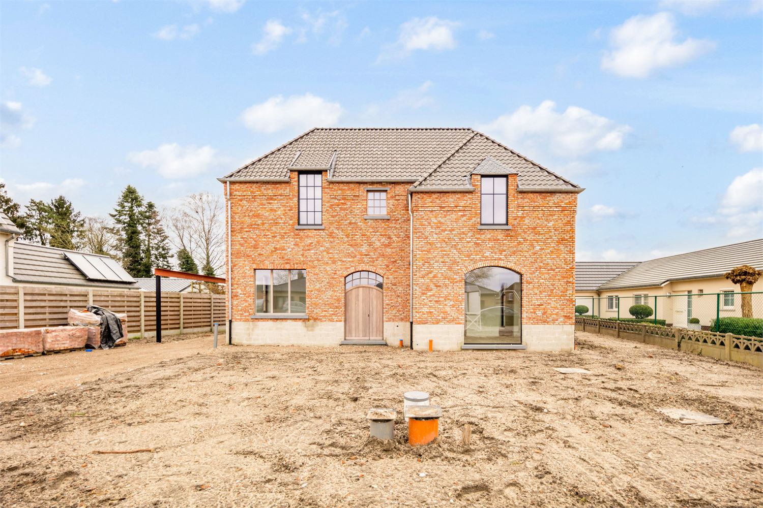IDEALIS VASTGOED - BIJZONDERE WONING OP EEN KNAP PERCEEL VAN 10A 25CA OP RESIDENTIELE LOCATIE! foto 2