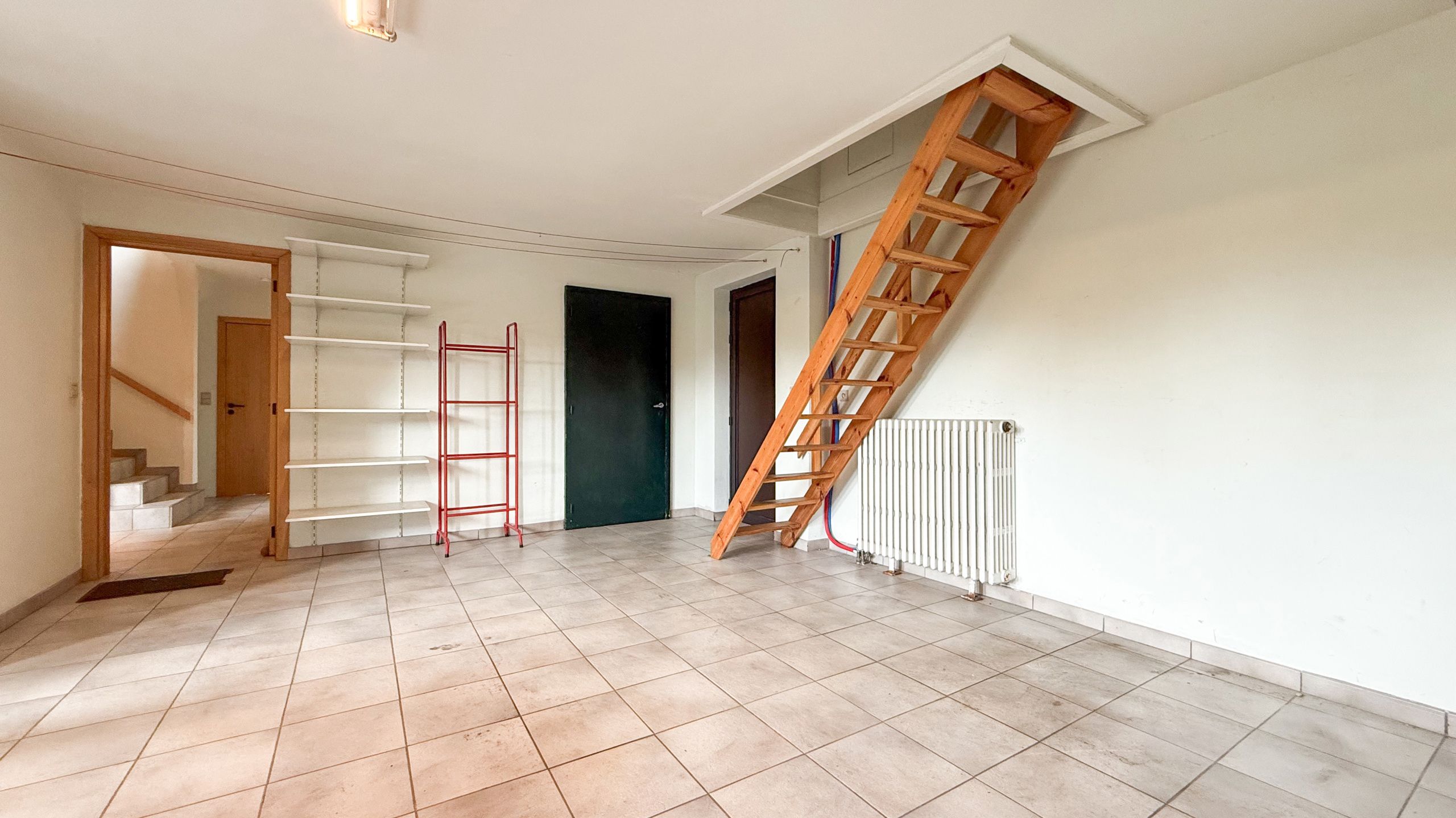 Ruime gezinswoning met 4 tot 5 slpkms en grote omheinde tuin! foto 16
