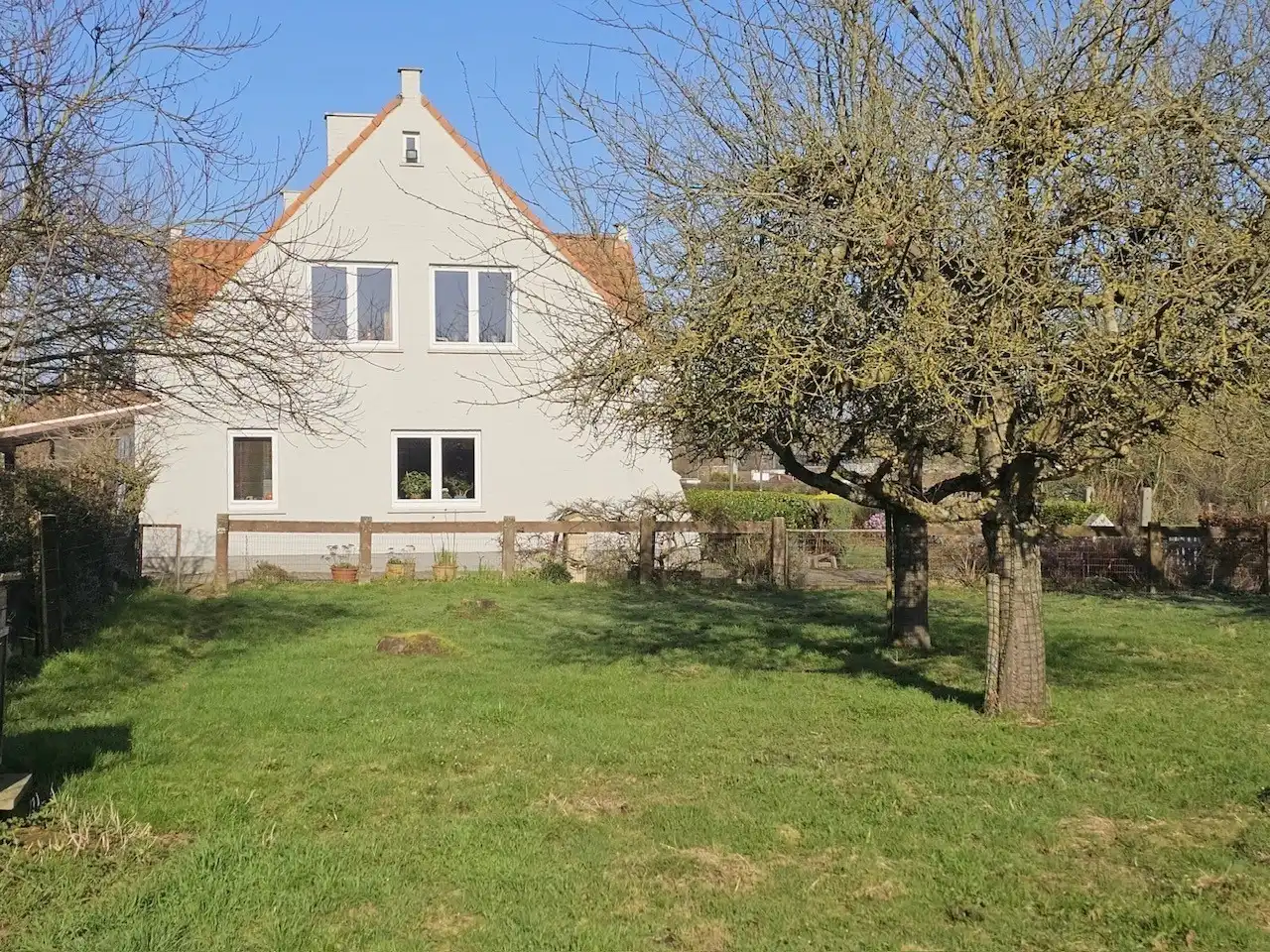 Ruime woning in landelijke stijl foto 2