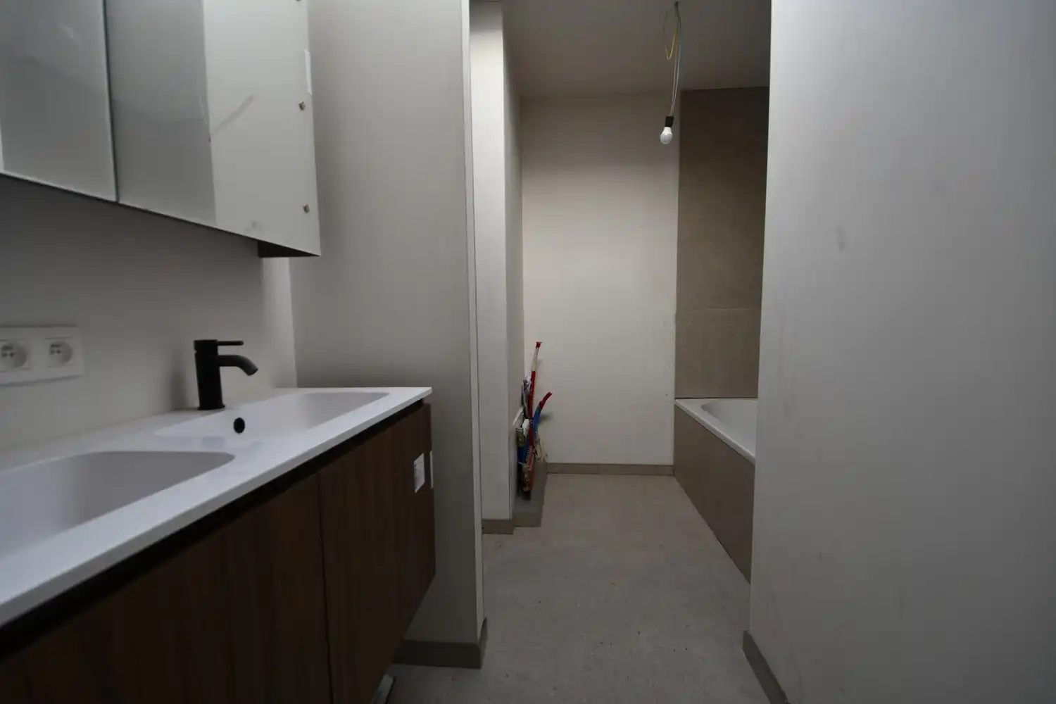 Prachtige halfopen bebouwing met modernistische architectuur foto 8