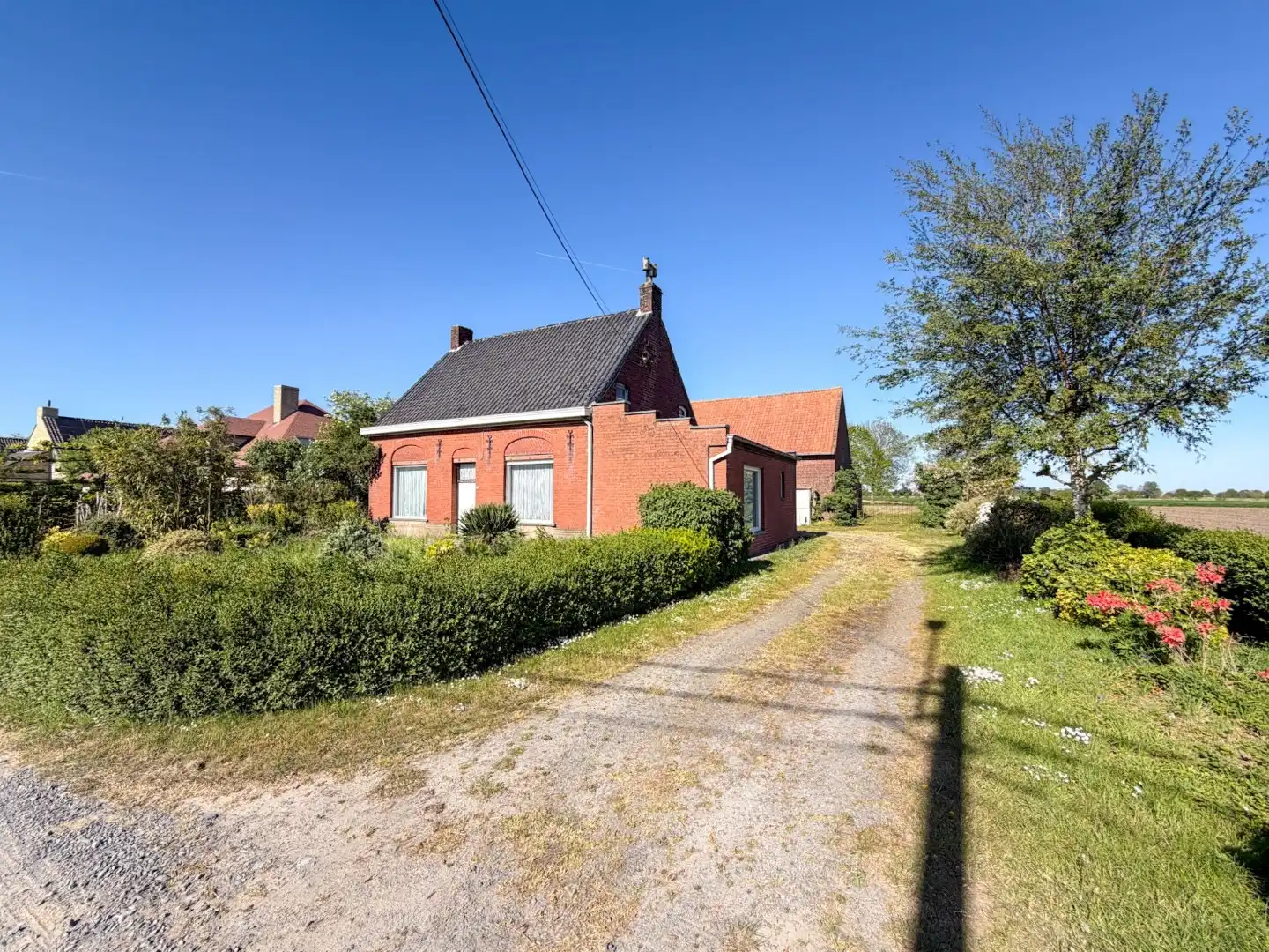 Landelijke hoeve-woning op ruim perceel, met weide en stallingen. foto 9
