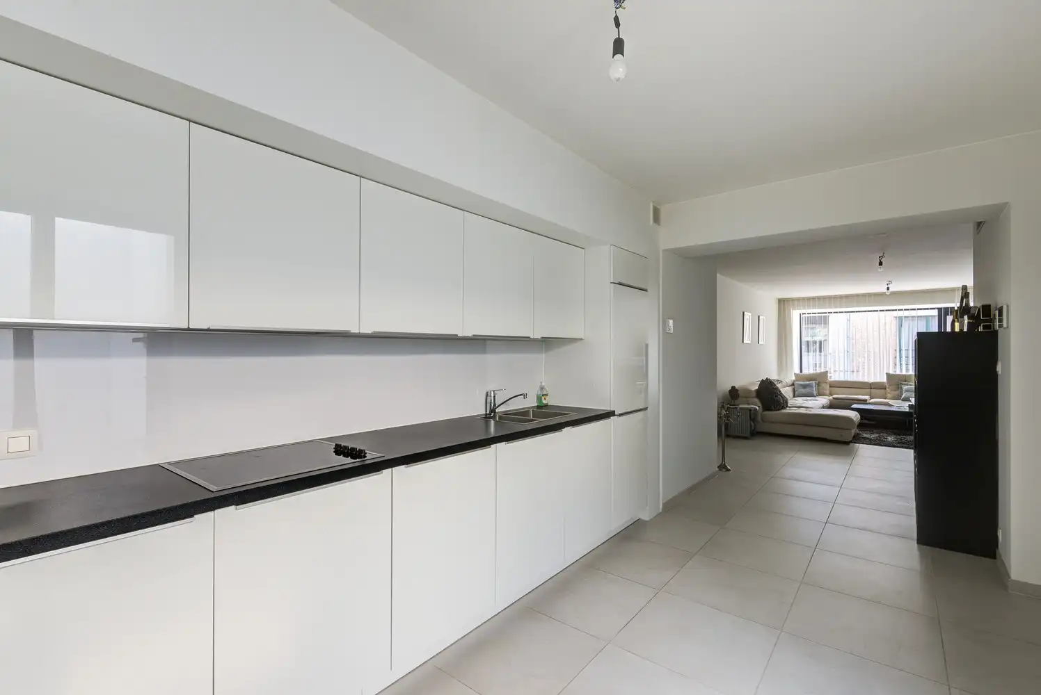 MODERNE WONING MET 2 SLAAPKAMERS, 2 TERRASSEN EN GARAGE IN HET CENTRUM VAN HOESELT foto 3