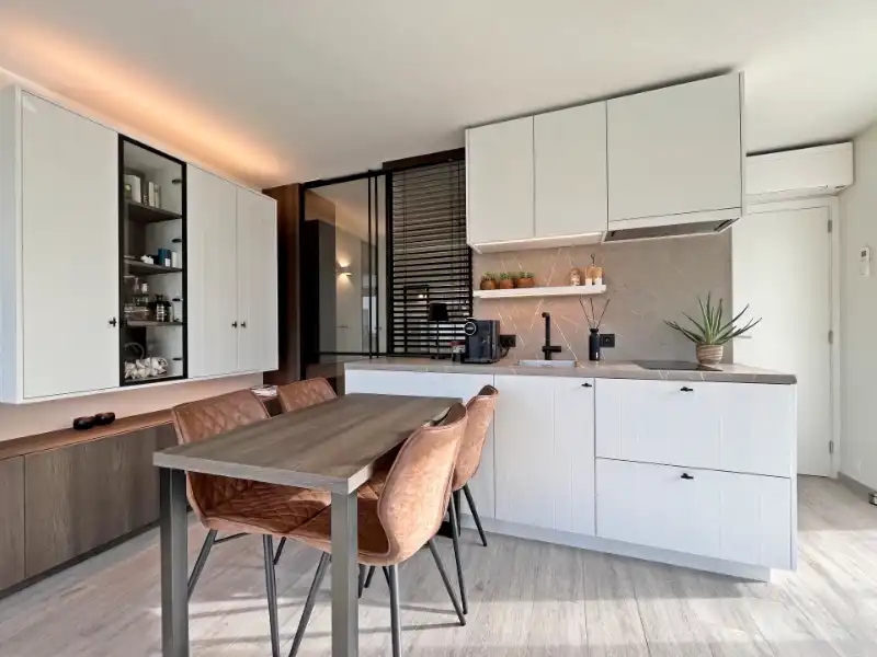 MODERN GERENOVEERDE STUDIO MET APARTE SLAAPHOEK VLAK BIJ DE ZEE EN HET SYCOD foto 11