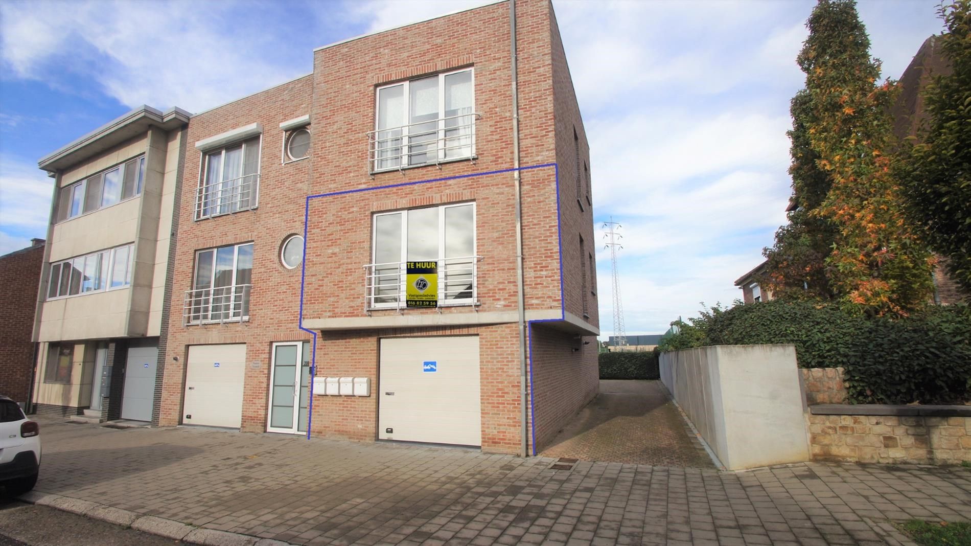 Goed gelegen appartement met 2 slaapkamers en garage. foto {{pictureIndex}}
