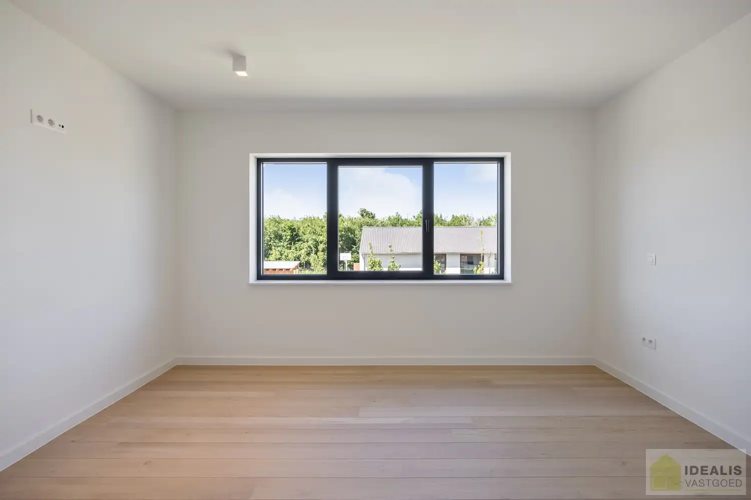 IDEALIS VASTGOED – Schitterend volledig vernieuwde woning (+- 220m²) met een heerlijke open leefruimte, 3 ruime slaapkamers, luxueuze badkamer, ruime wasplaats op een fijn zuid georiënteerd perceel! Dit heerlijke huis bevindt zich op een knap perceel van 8a 69ca in een heerlijk rustige en groene omgeving! - EEN MUST VISIT! - foto 19