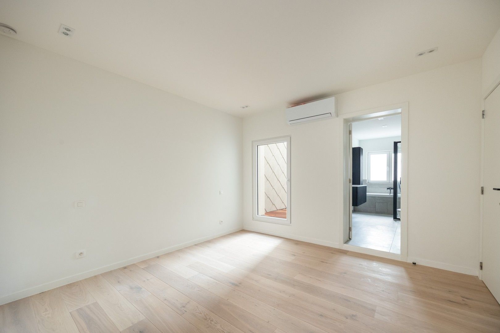 APPARTEMENT + TERRAS +/- 44m² foto 5