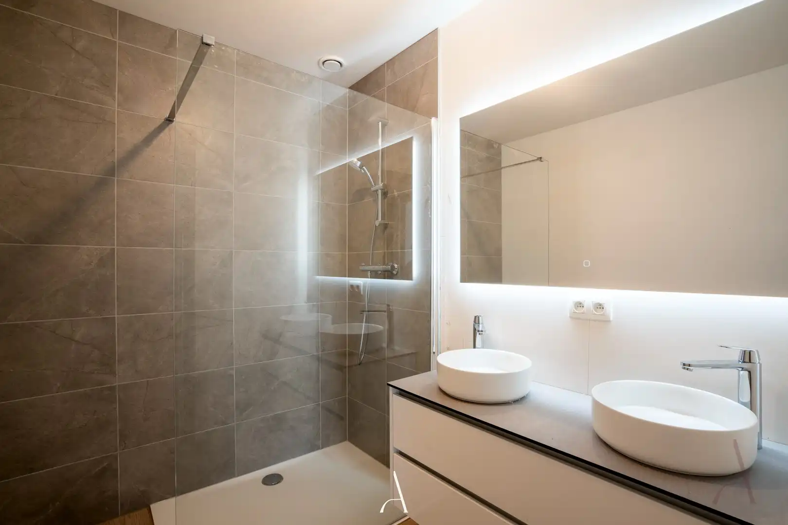 Te huur - Recent en energiezuinig 2-slaapkamerappartement met ondergrondse autostandplaats foto 7