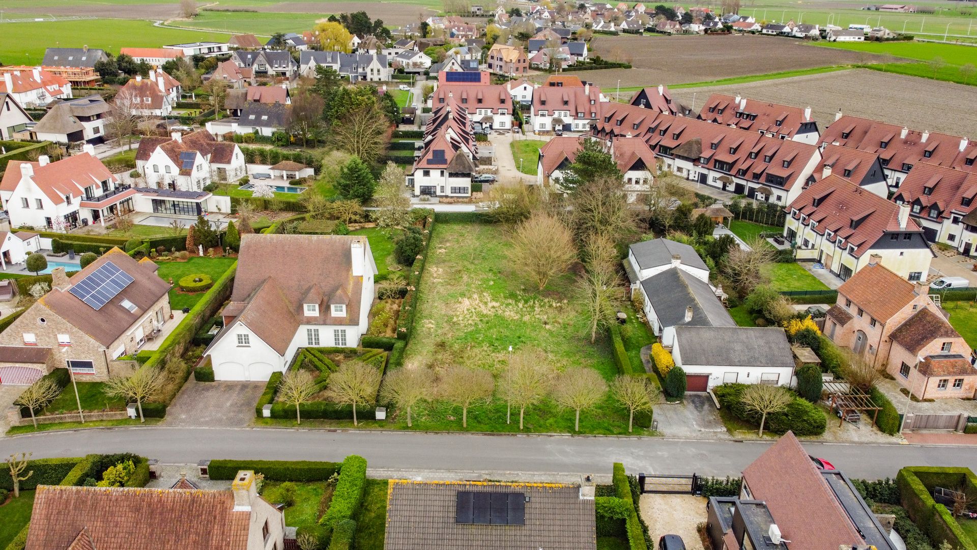 Uitzonderlijke bouwgrond in een residentiële villawijk foto 1