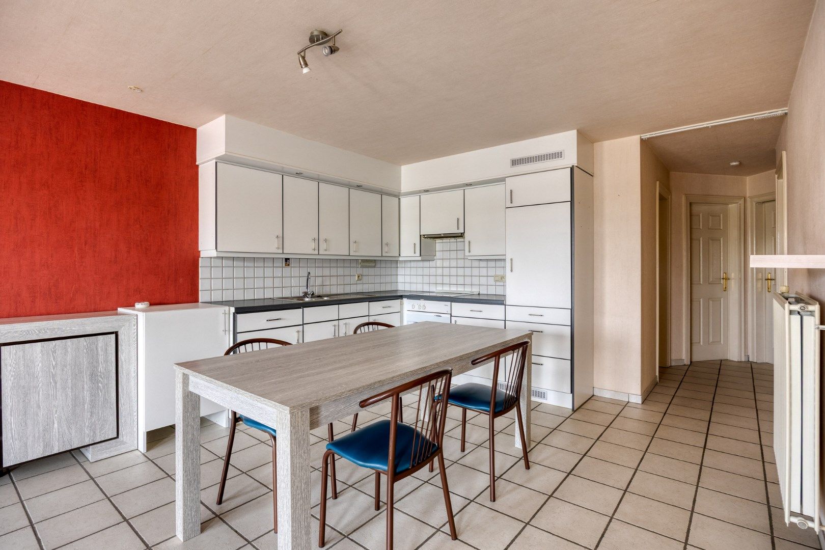 Goed onderhouden appartement met 2 slpks en garage in het centrum van Mol ! foto 6