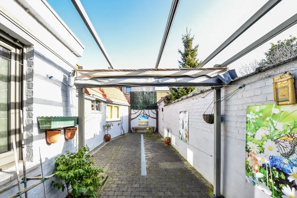 Instapklare GEZINSWONING met o.a. 3 slpks, zonnige STADSKOER en atelier te Blankenberge ! foto 2