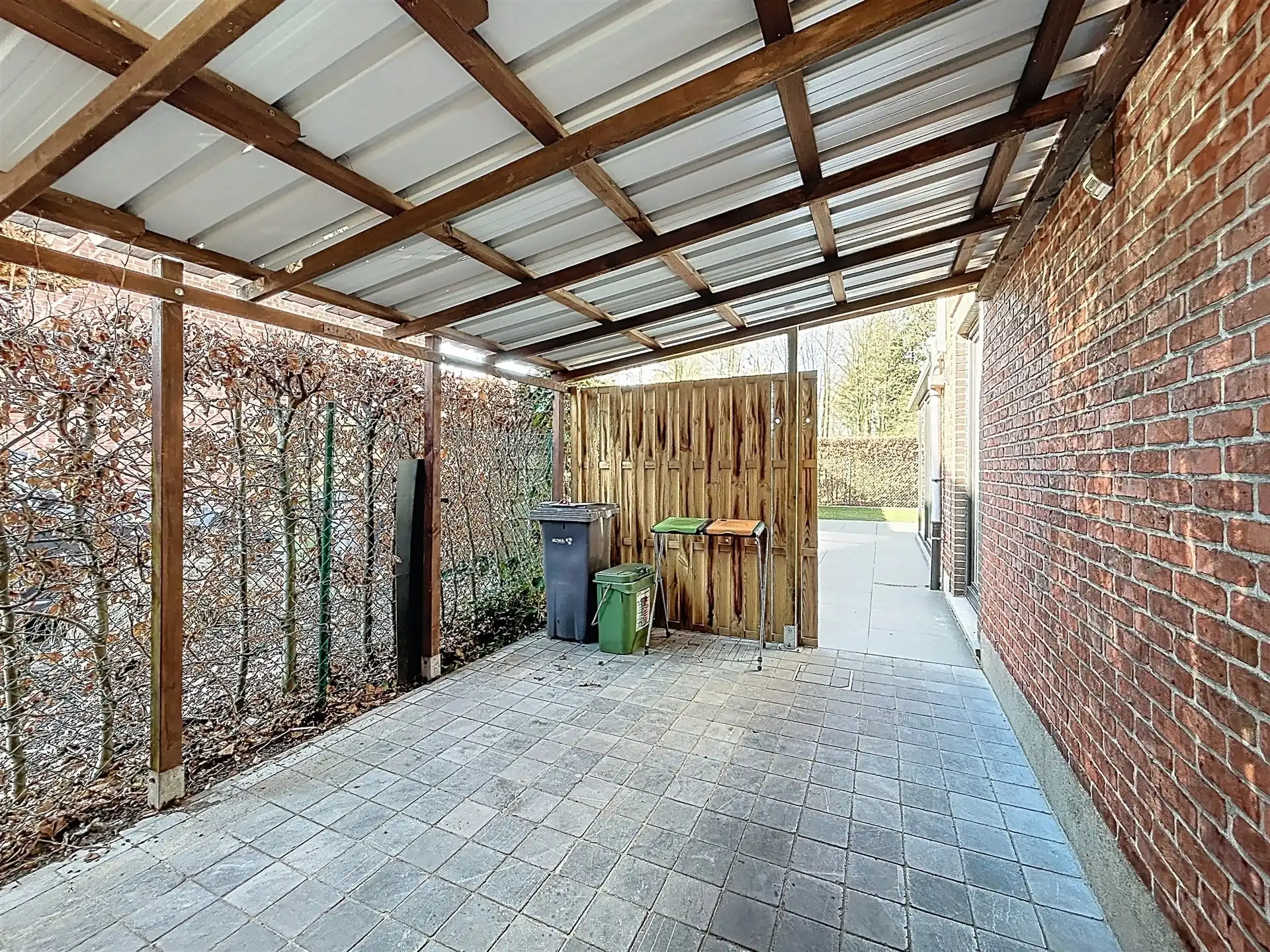 Instapklare half open bebouwing met 3 slaapkamers en oprit voor meerdere wagens op toplocatie foto 16