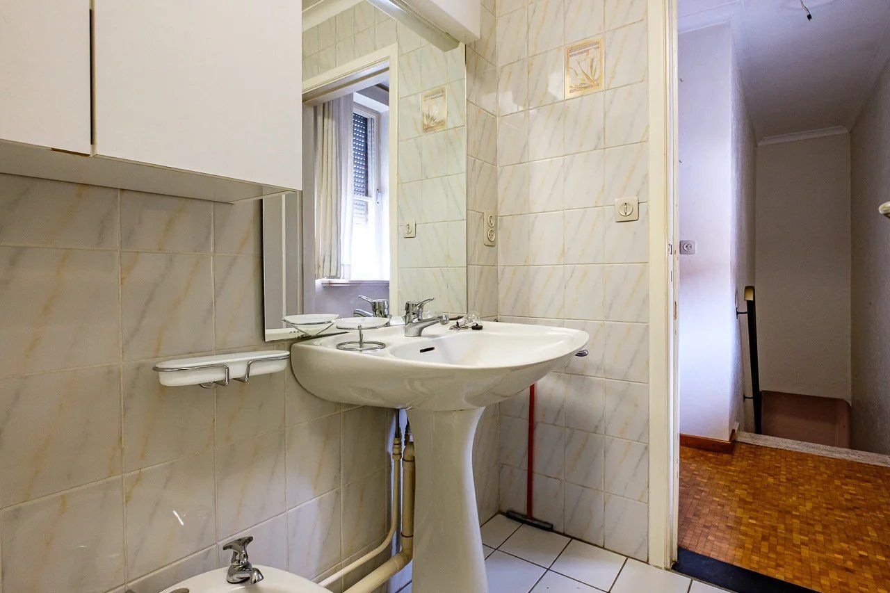 Te renoveren handelsruimte met woonst op toplocatie foto 14