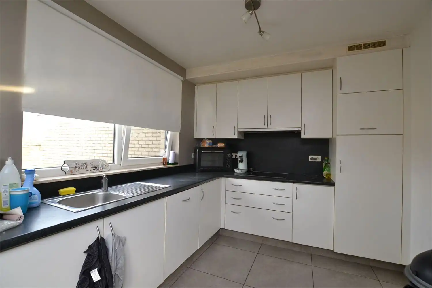 RUSTIG GELEGEN DUPLEXAPPARTEMENT MET 3 SLAAPKAMERS, TERRAS, GARAGE EN AUTOSTAANPLAATS foto 4