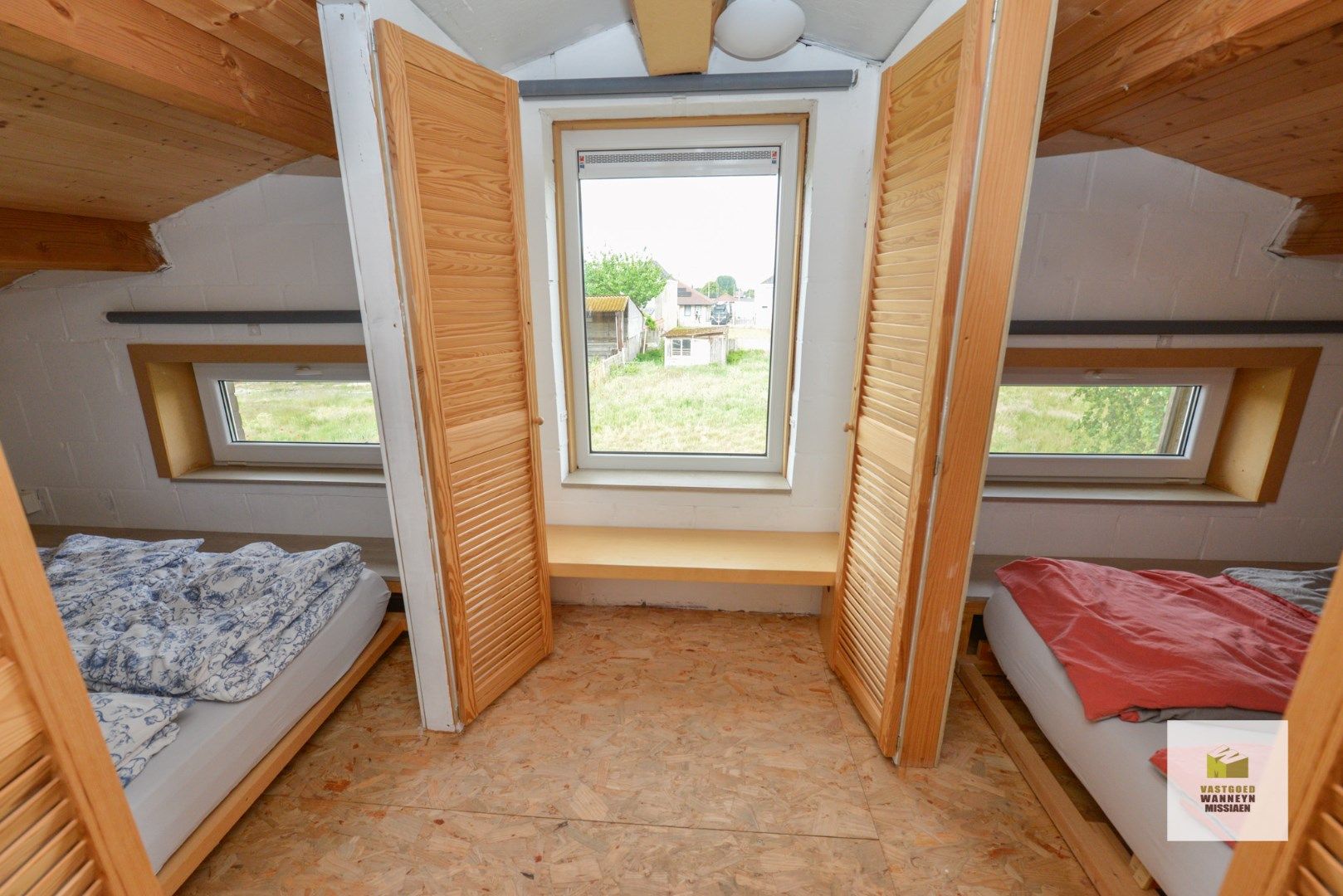 Halfopen bebouwing met 3slpk, 2 bijgebouwen en diepe tuin foto 24