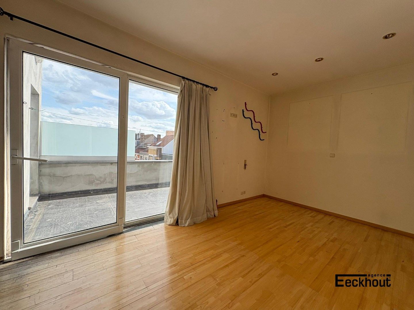 Lichtrijk en ruim appartement op gegeerde locatie foto 10