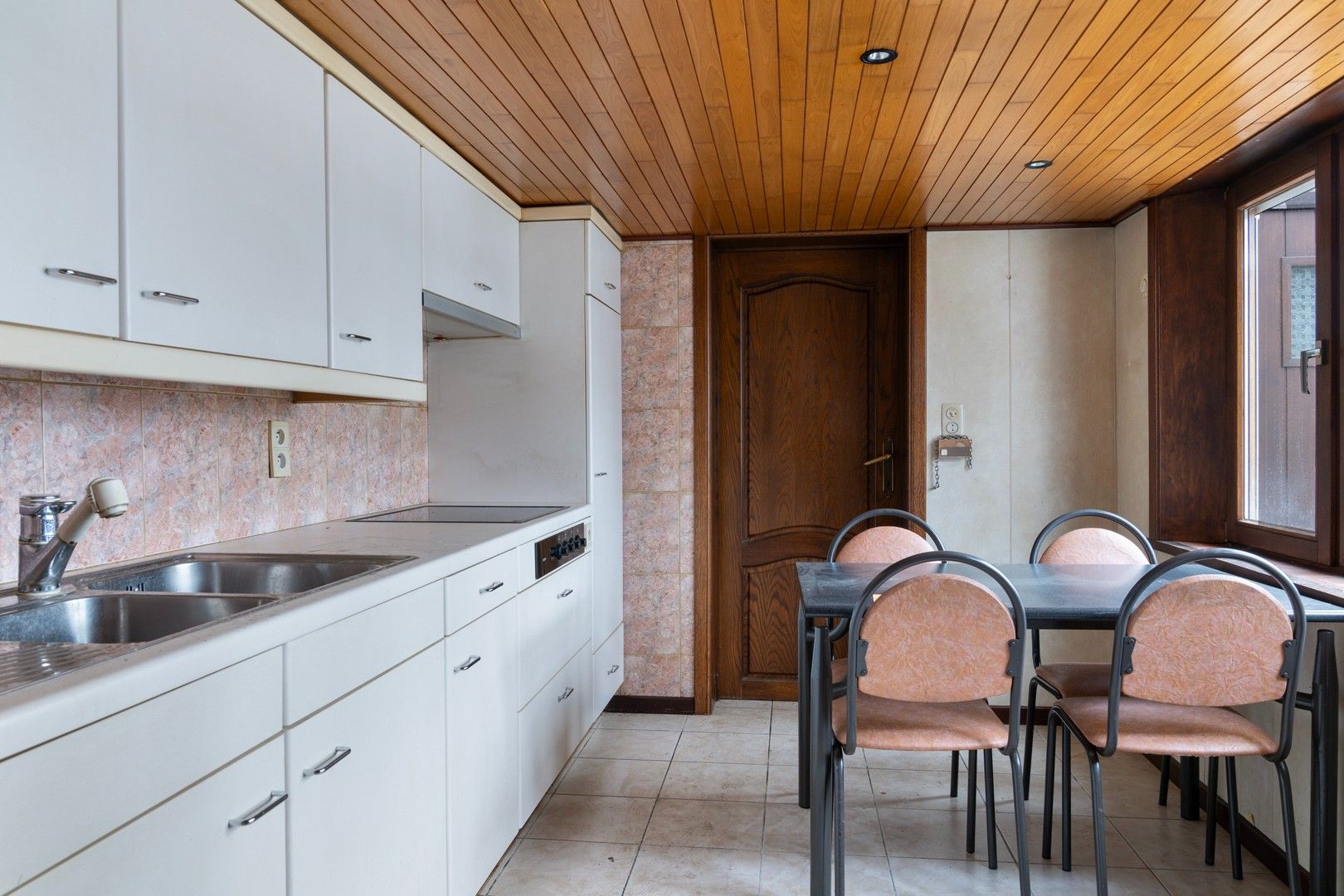 HEEL RUSTIG GELEGEN - TE RENOVEREN - WOONHUIS MET 4 SLPK, TUIN EN TUINBERGING foto 12