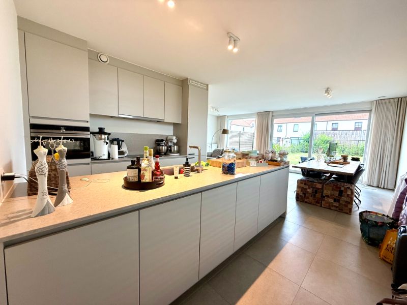 Recente, instapklare woning met 4 slaapkamers en garage foto 7