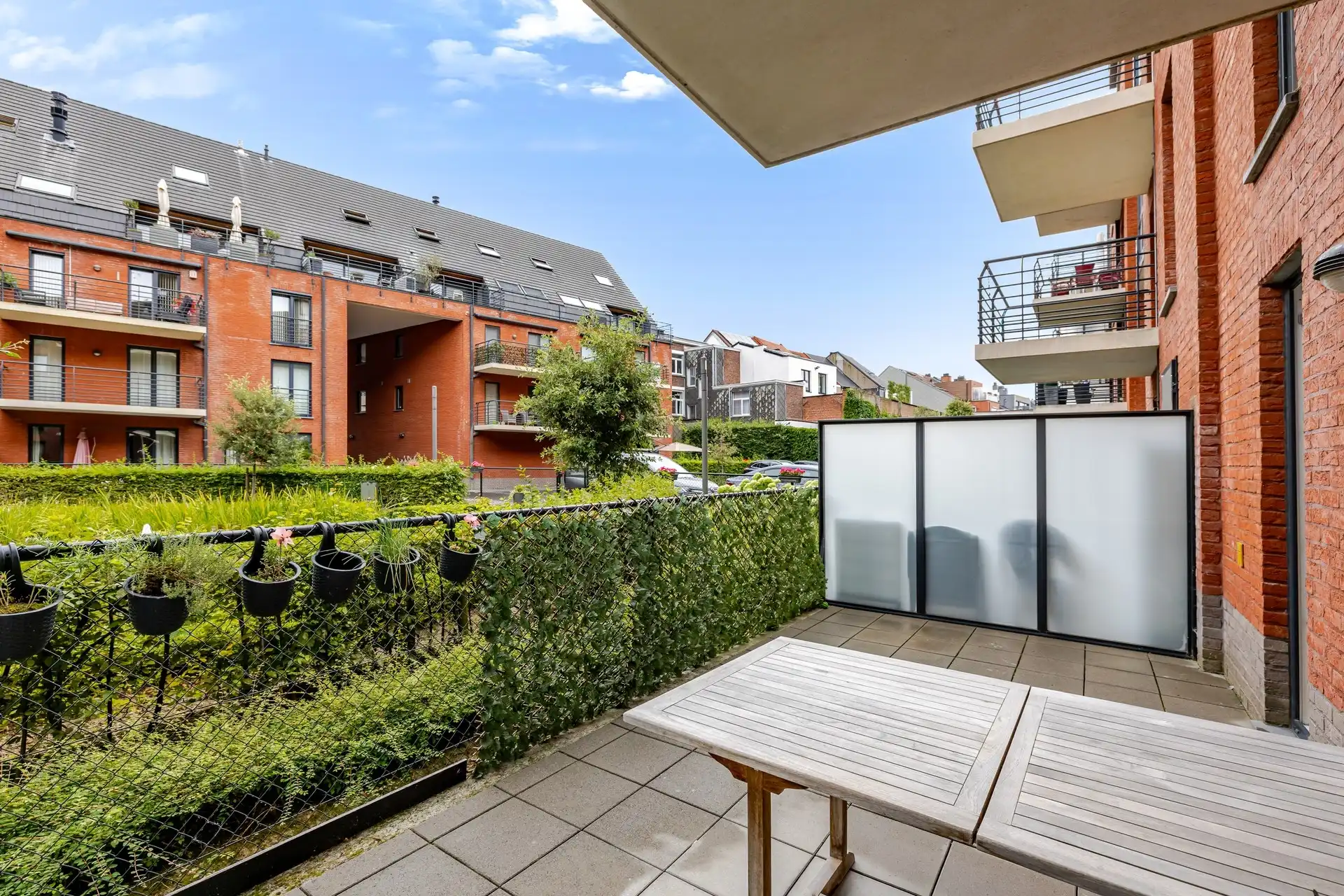 Instapklaar gelijkvloers appartement met 2 slaapkamers, ruim terras en ondergrondse staanplaats in hartje Aalst foto 21